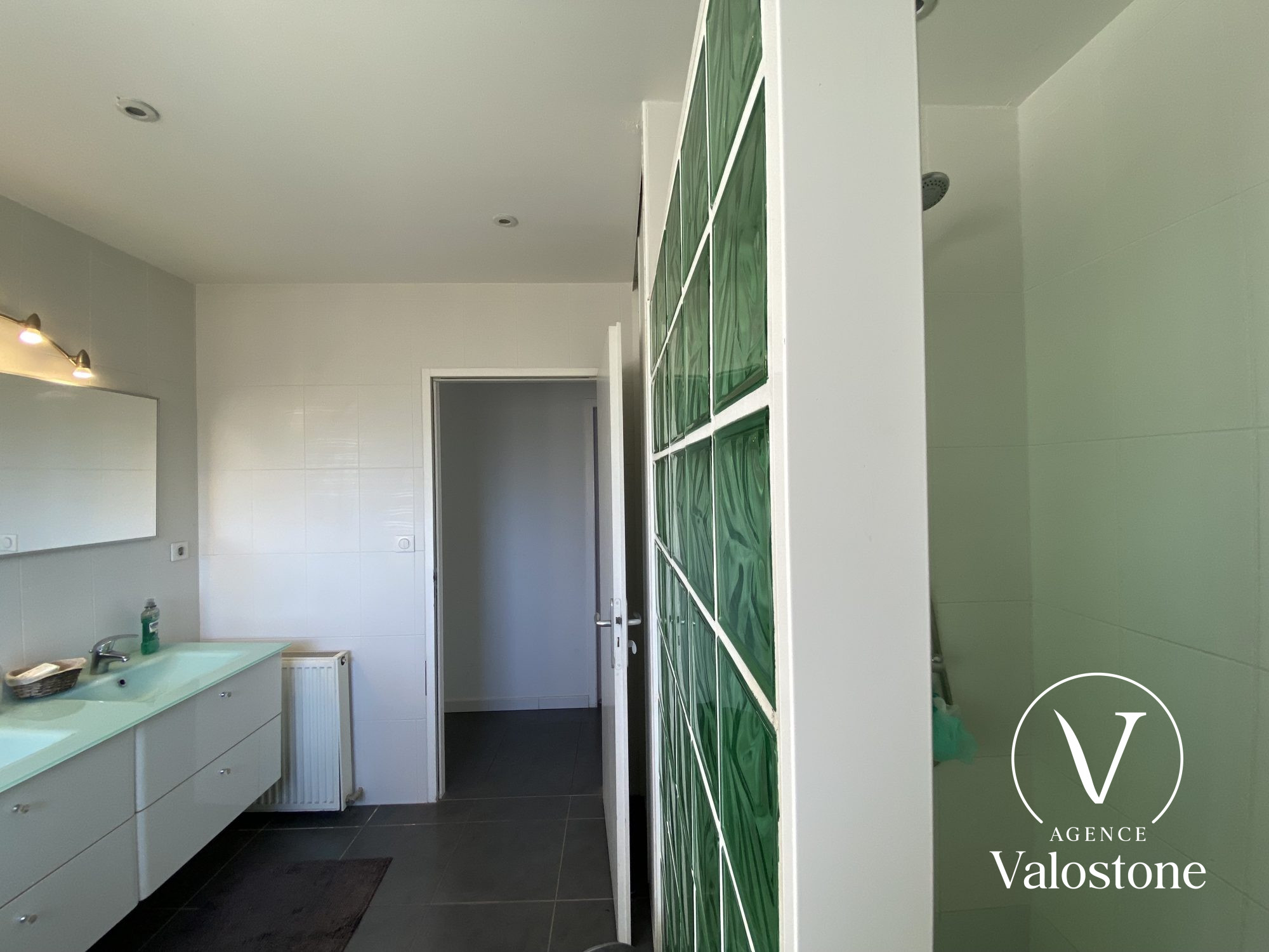 Photo 19 — VALOSTONE INTERNATIONAL