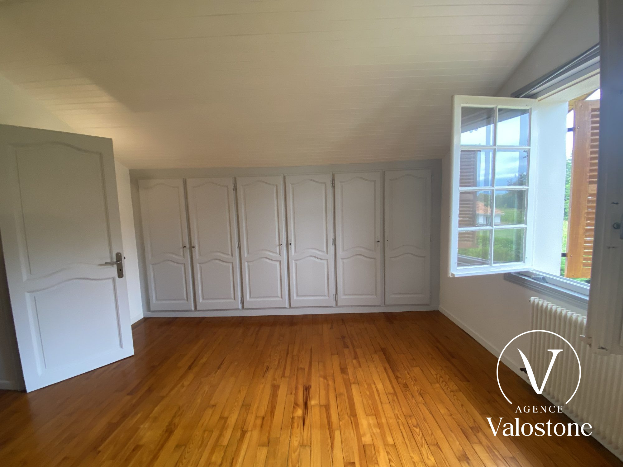 Photo 8 — VALOSTONE INTERNATIONAL