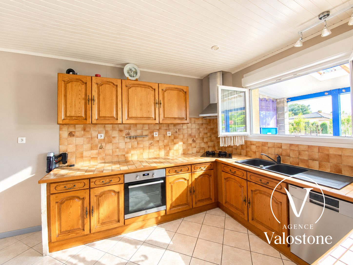Photo 8 — VALOSTONE INTERNATIONAL