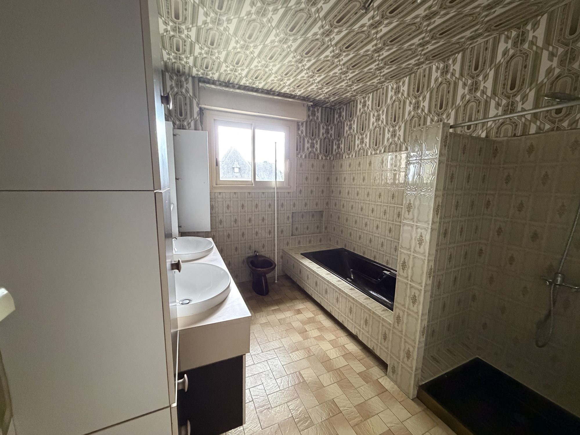 Photo 12 — CABINET A&G