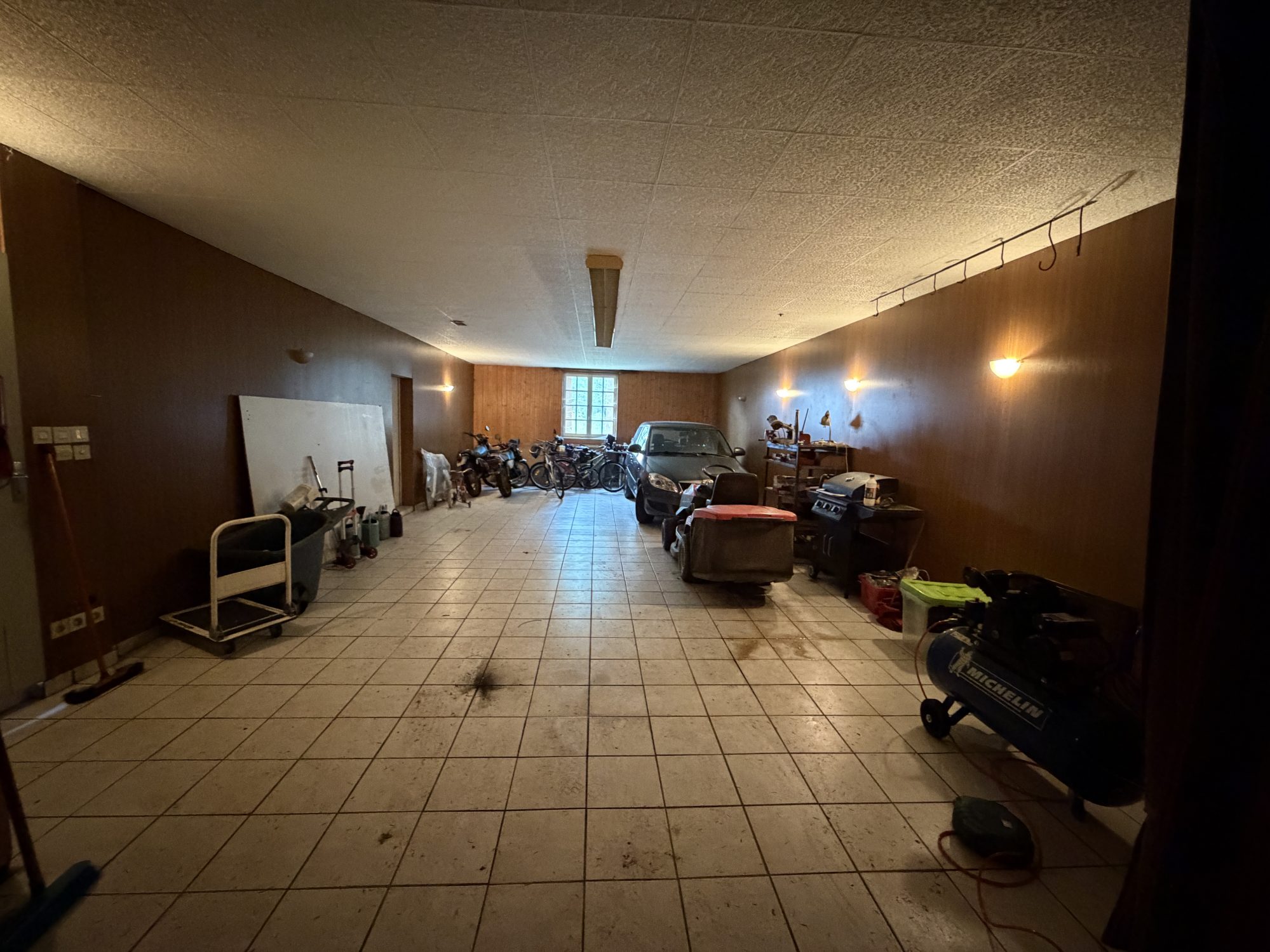 Photo 20 — CABINET A&G