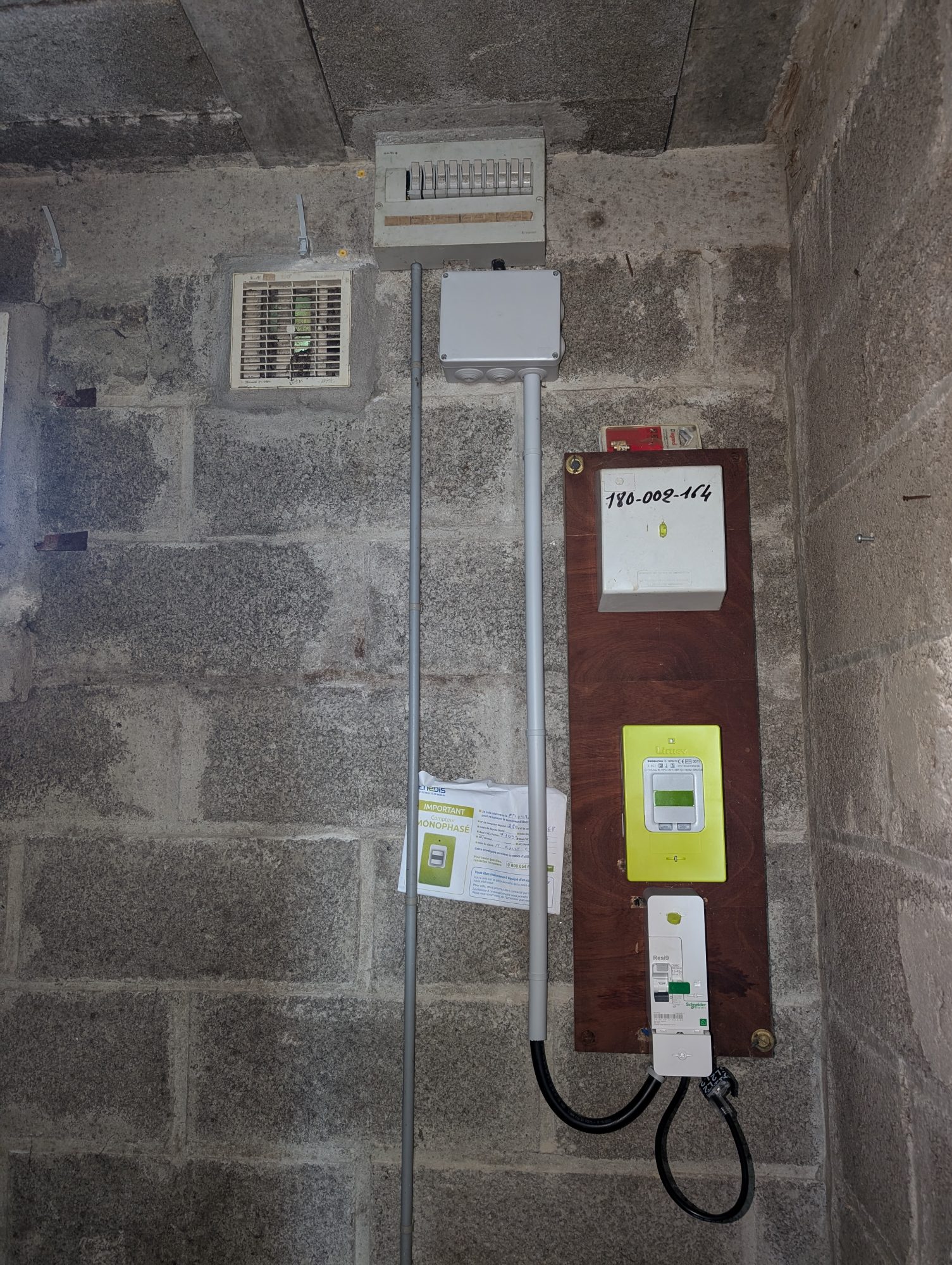 Photo 12 — CABINET A&G