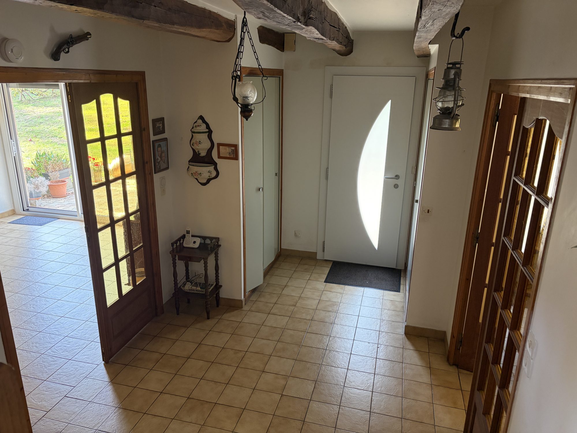Photo 12 — CABINET A&G