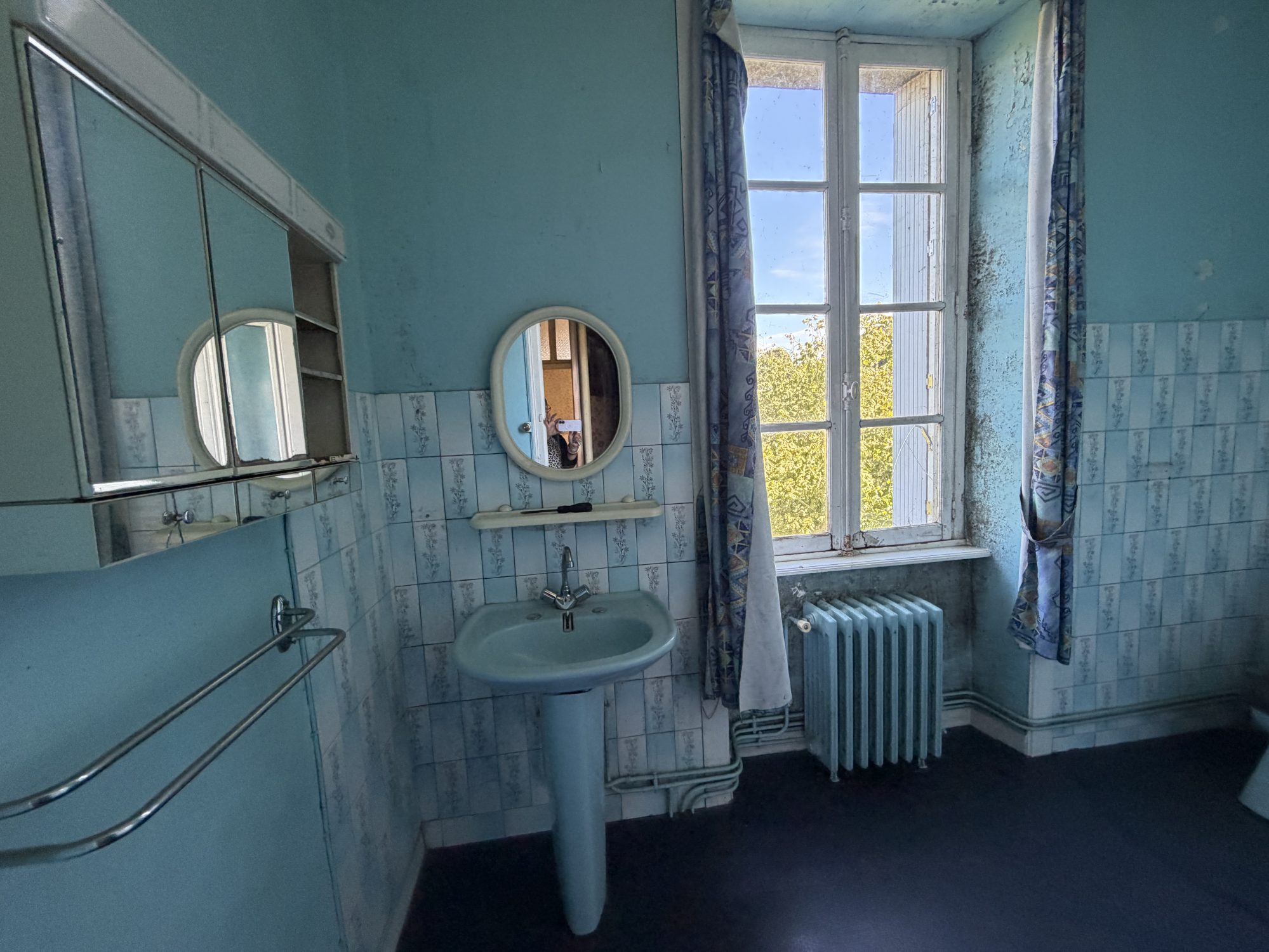Photo 15 — CABINET A&G