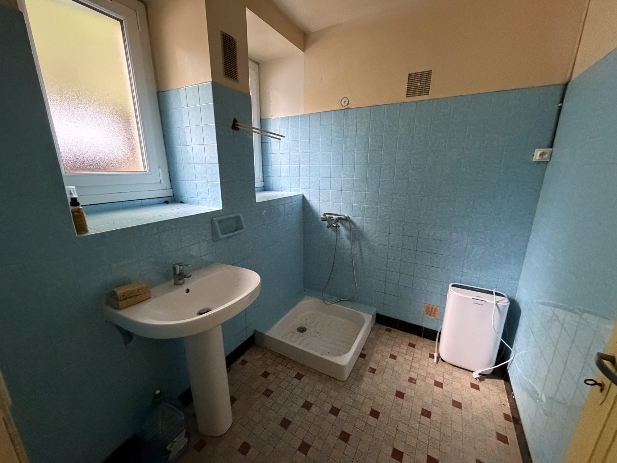 Photo 9 — CABINET A&G
