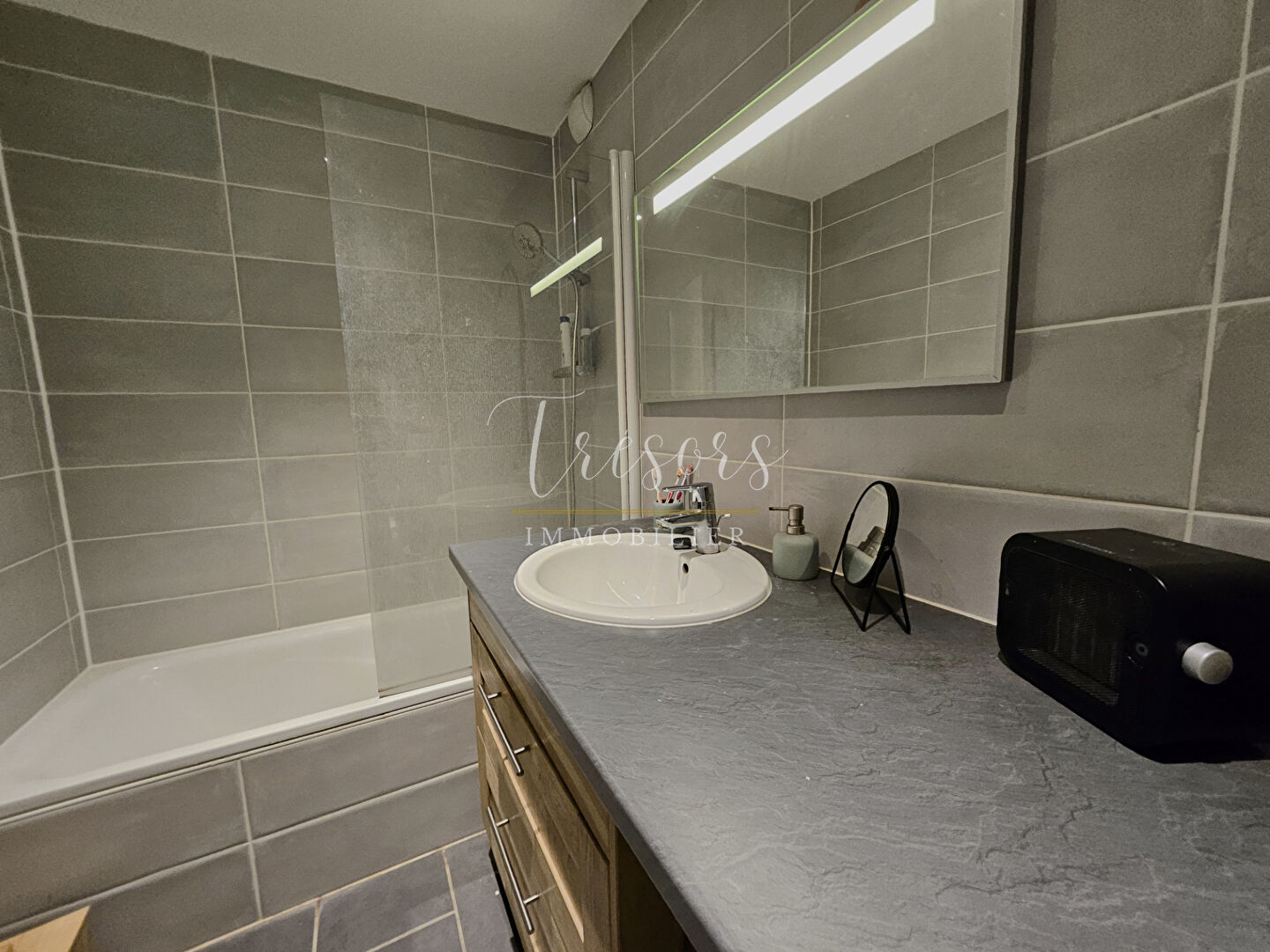 Photo 3 — TRESORS IMMOBILIER