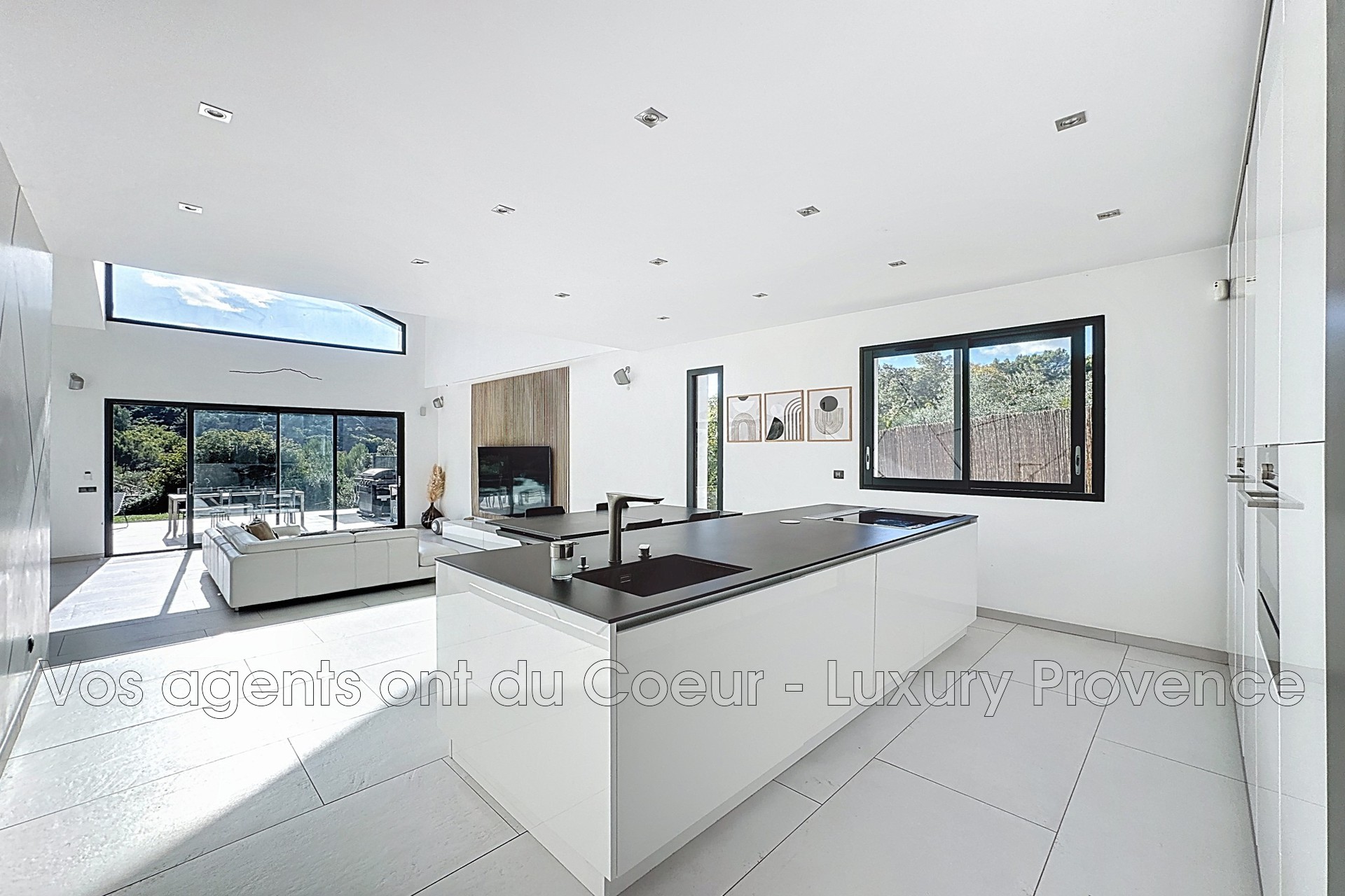 Photo 9 — LUXURY PROVENCE