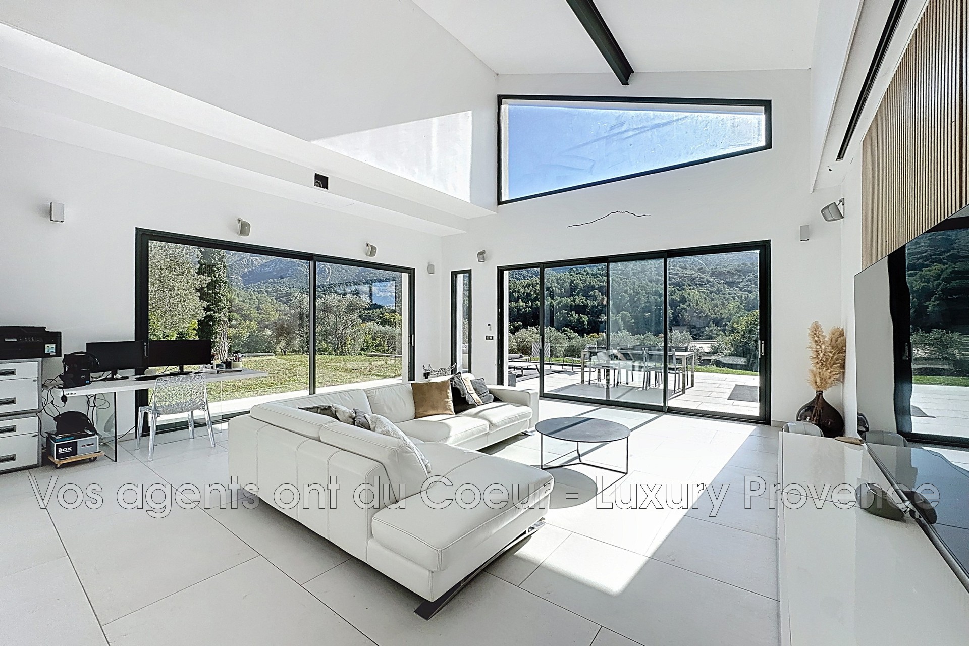 Photo 5 — LUXURY PROVENCE