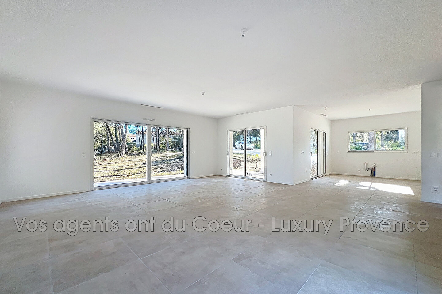Photo 5 — LUXURY PROVENCE