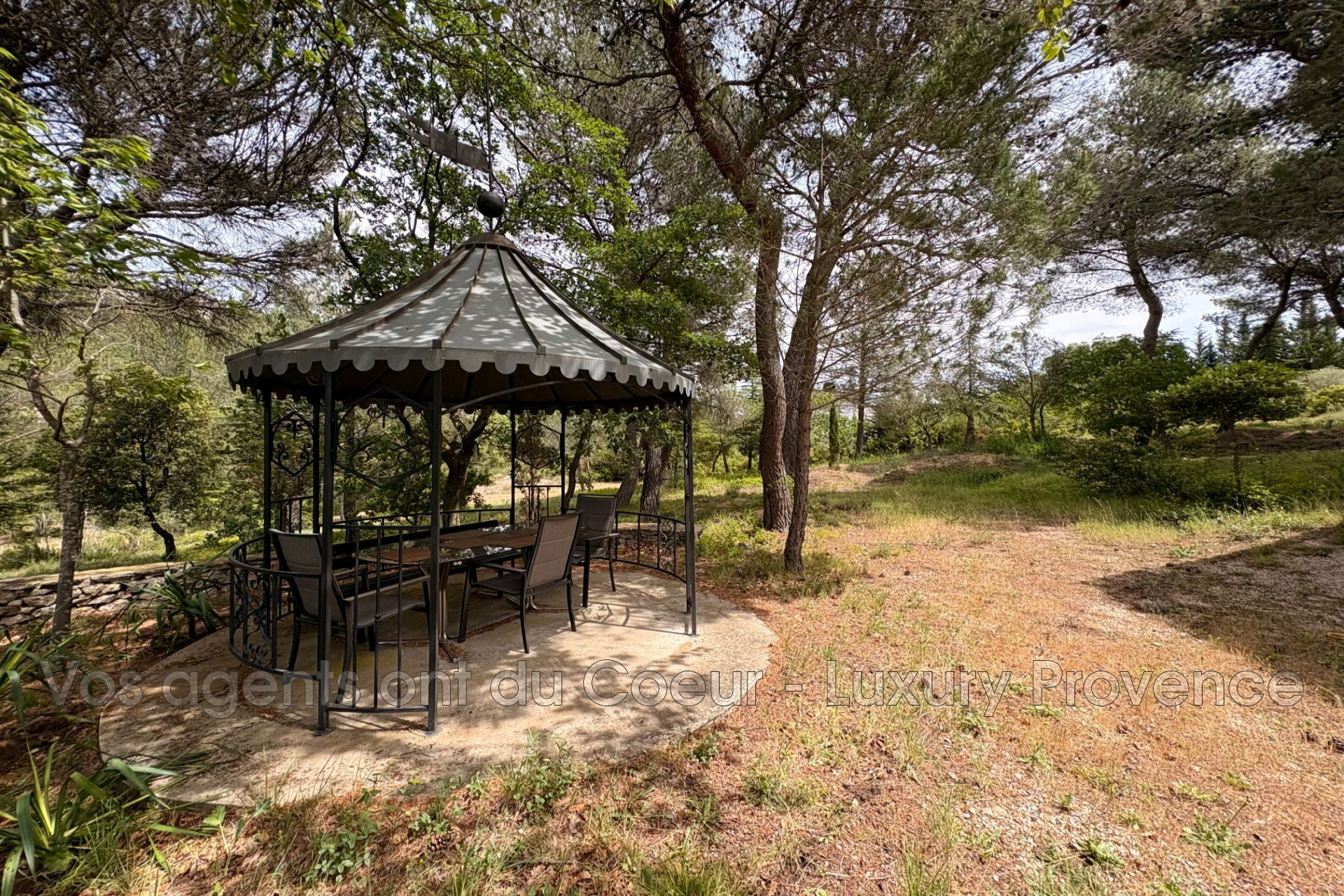 Photo 2 — LUXURY PROVENCE