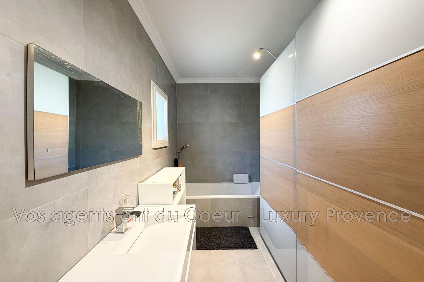 Photo 11 — LUXURY PROVENCE