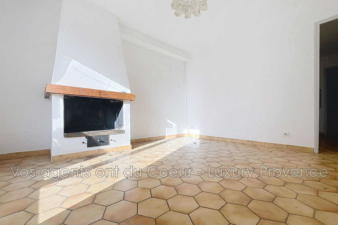 Photo 2 — LUXURY PROVENCE