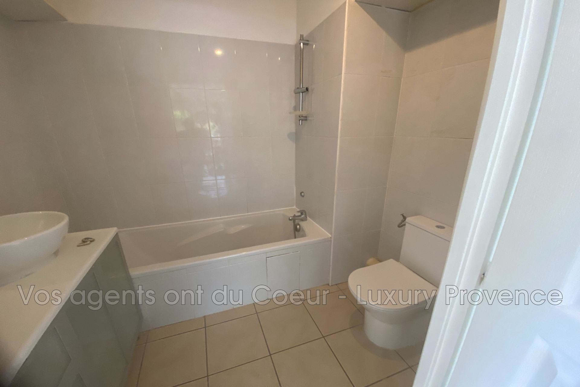 Photo 5 — LUXURY PROVENCE
