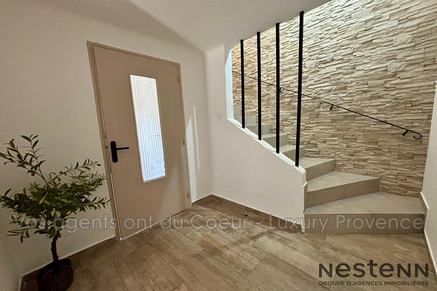 Photo 5 — LUXURY PROVENCE