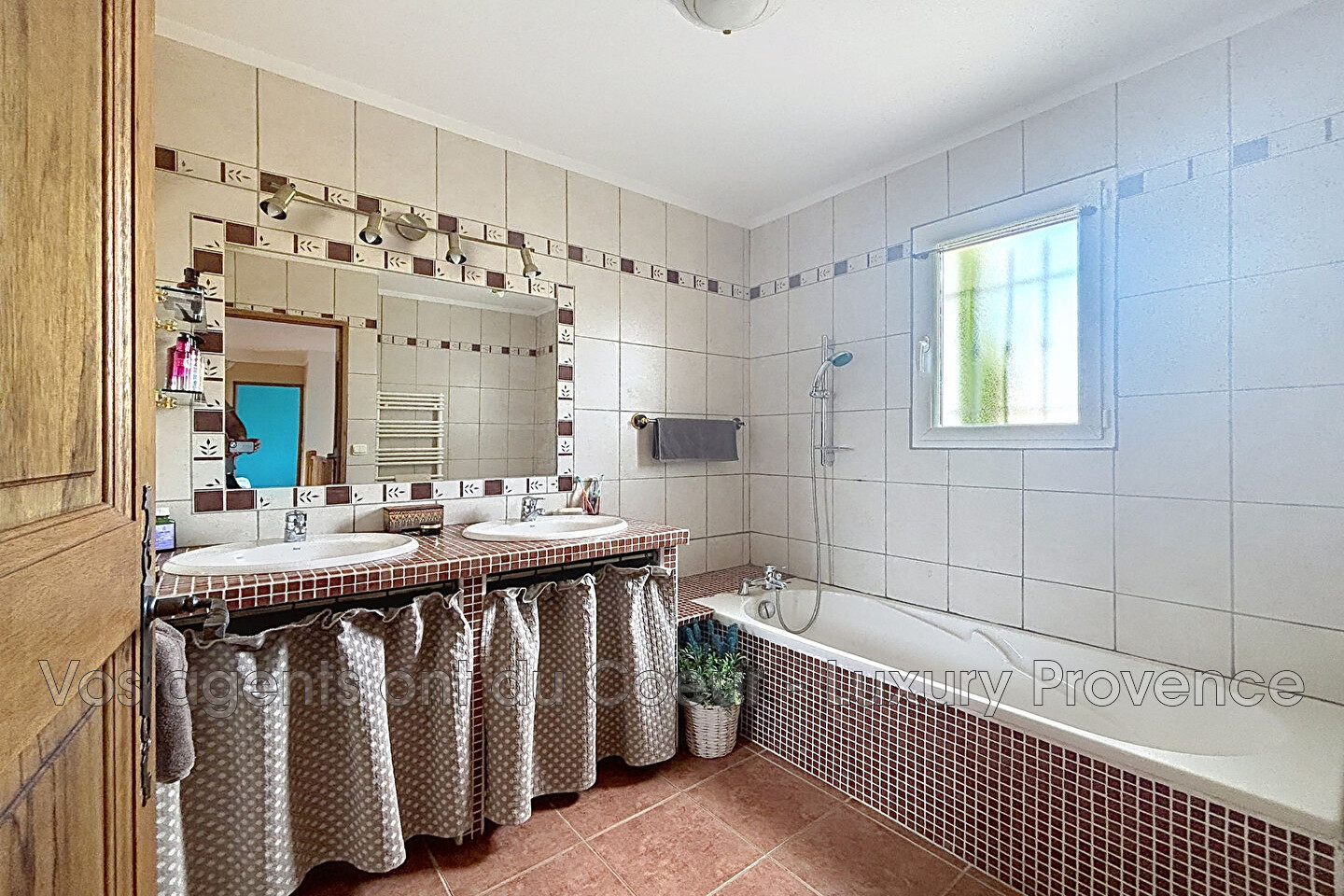 Photo 13 — LUXURY PROVENCE