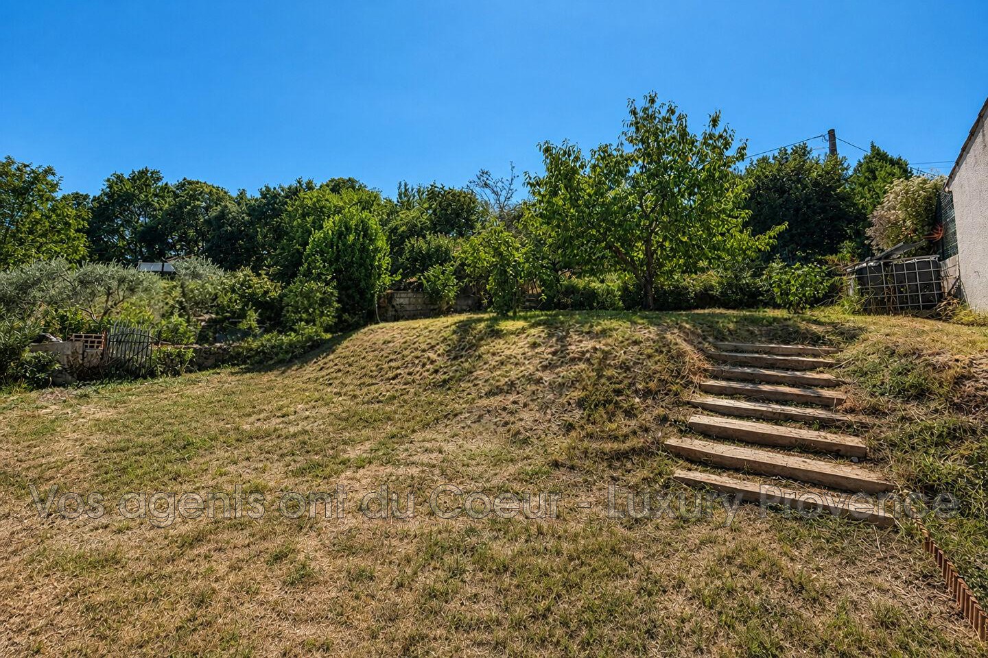 Photo 13 — LUXURY PROVENCE