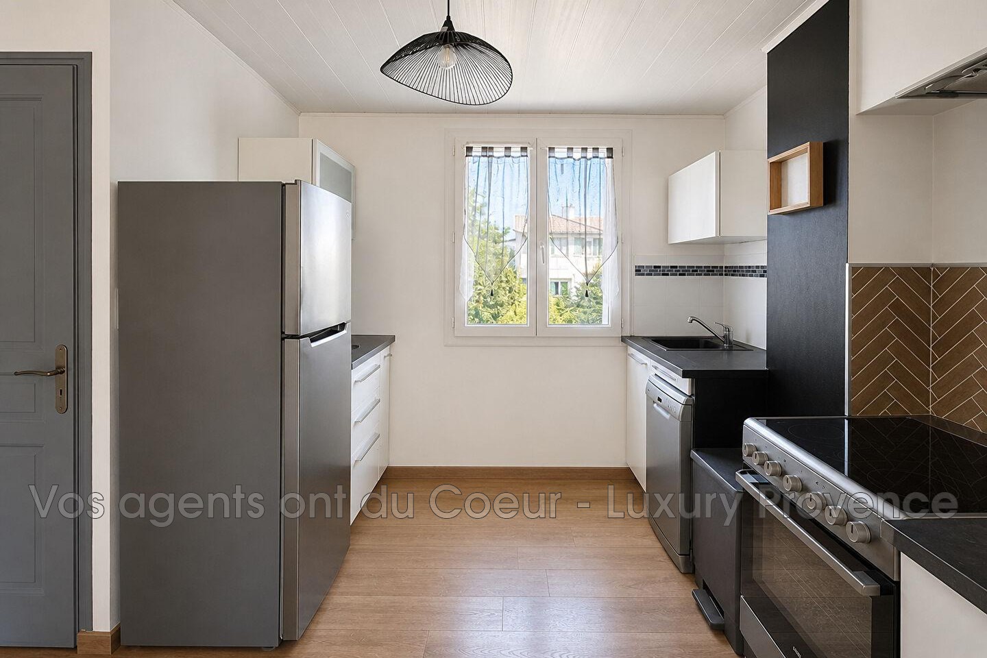 Photo 4 — LUXURY PROVENCE