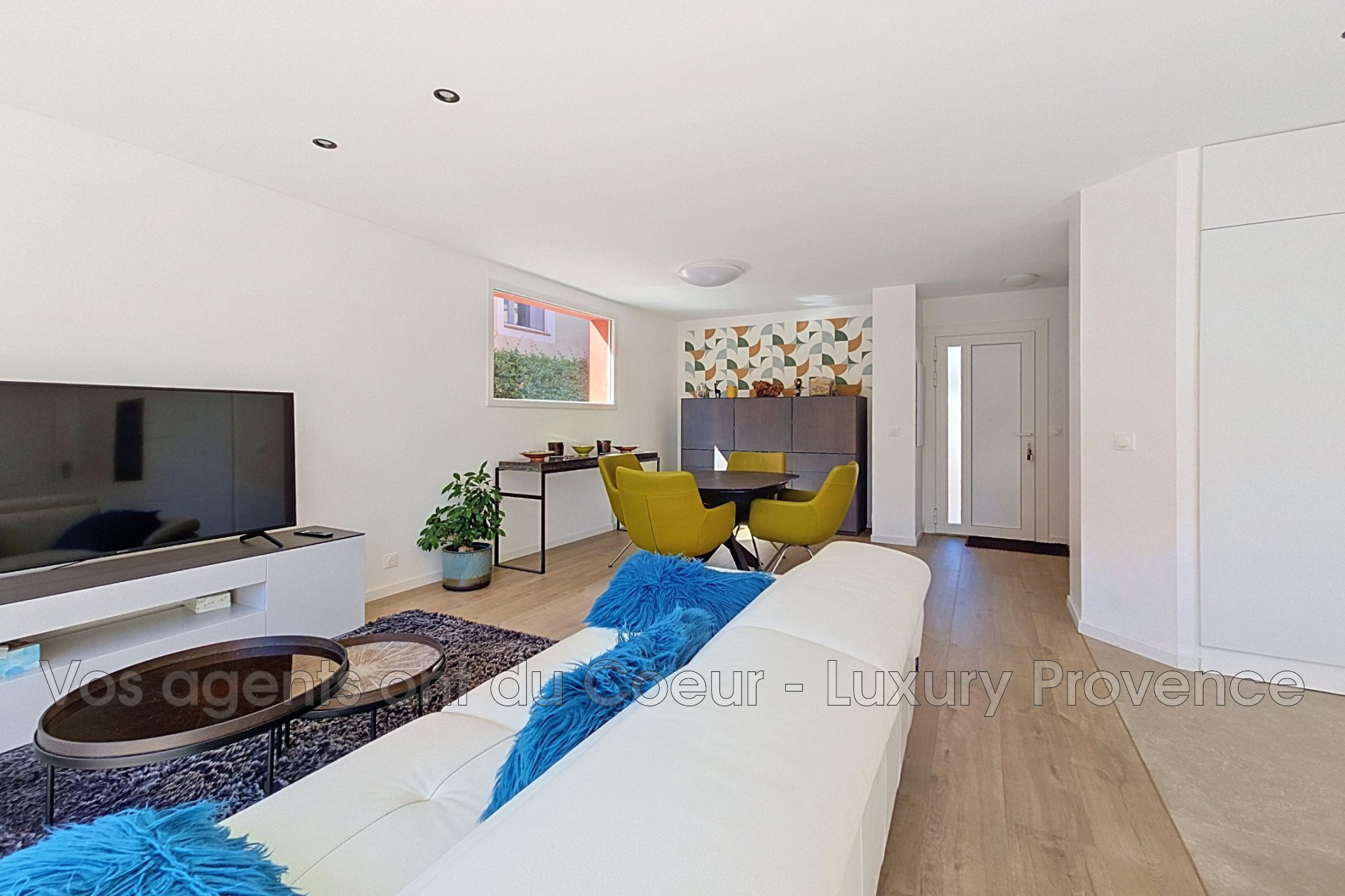 Photo 4 — LUXURY PROVENCE