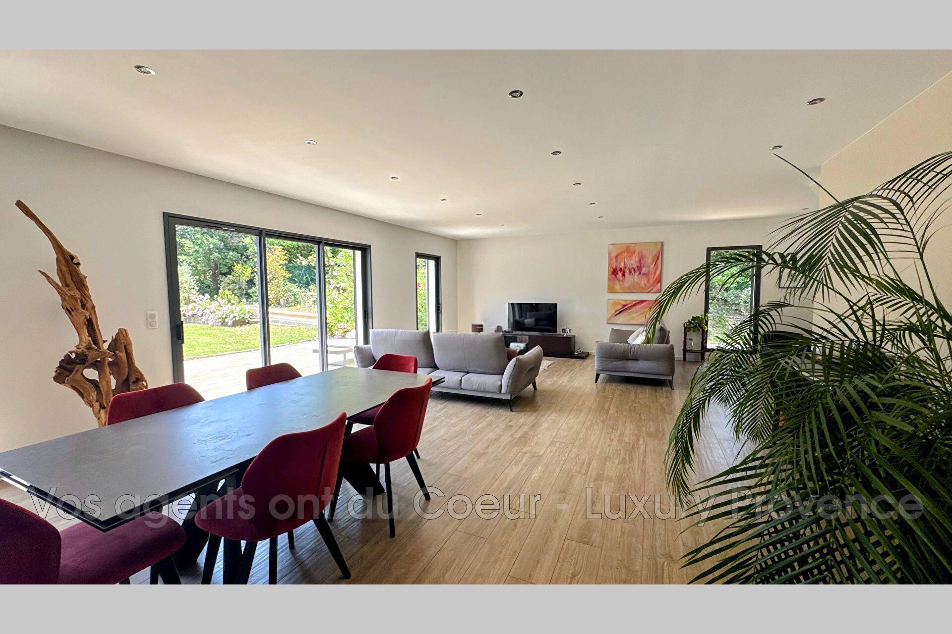 Photo 3 — LUXURY PROVENCE