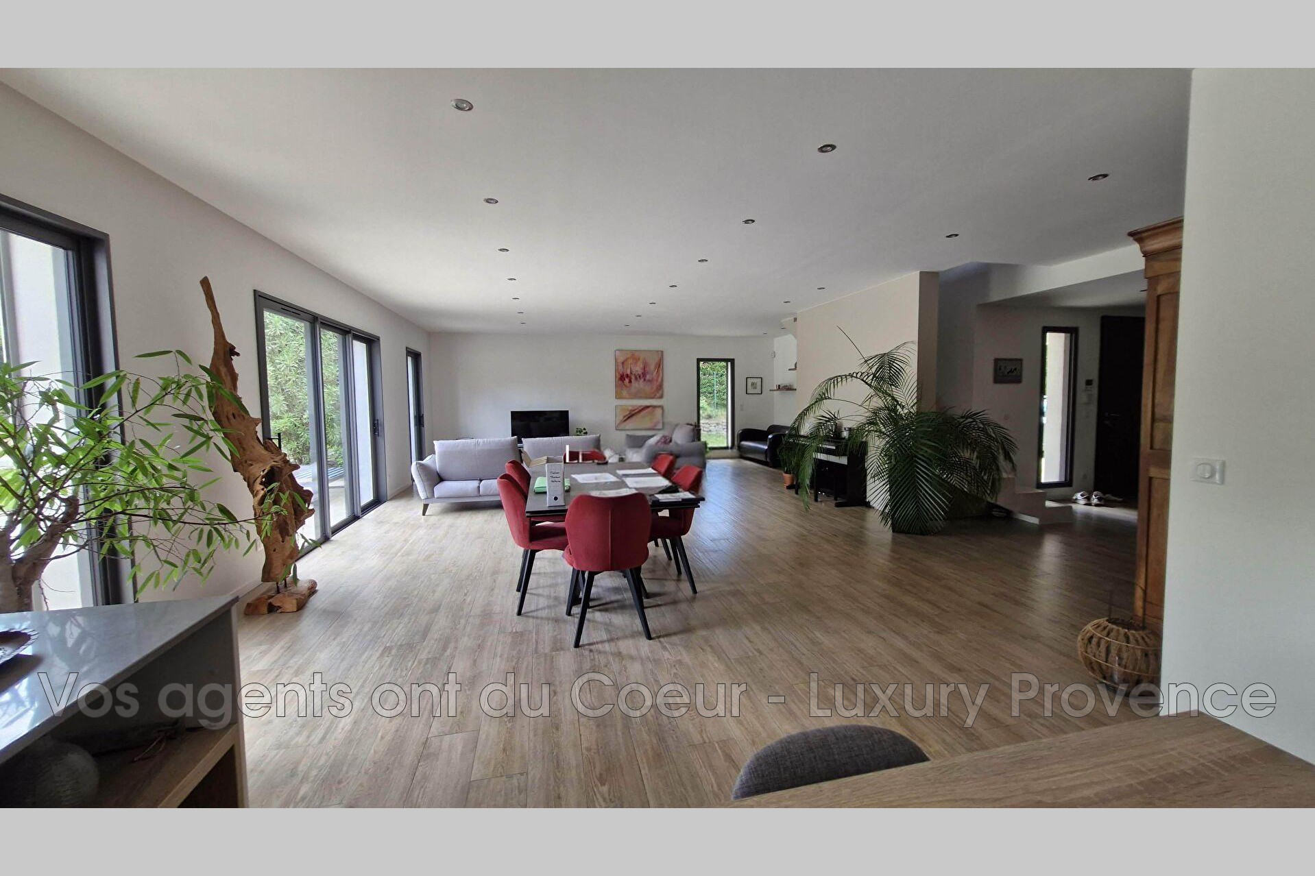 Photo 9 — LUXURY PROVENCE