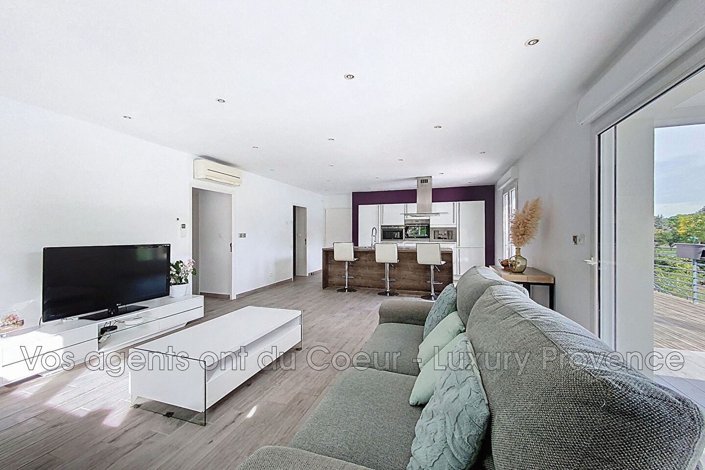 Photo 3 — LUXURY PROVENCE