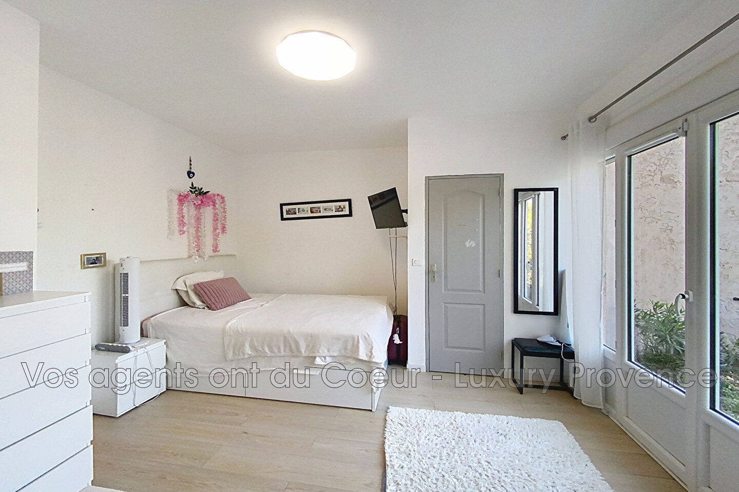 Photo 9 — LUXURY PROVENCE