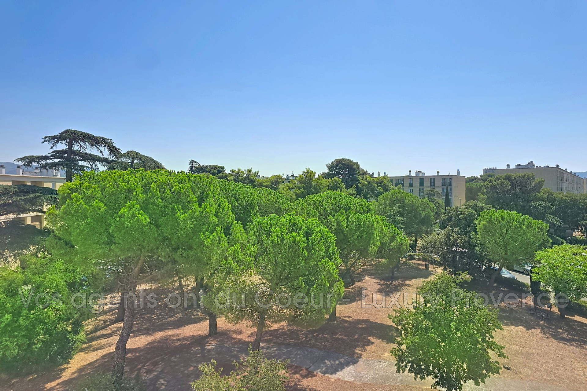 Photo 2 — LUXURY PROVENCE