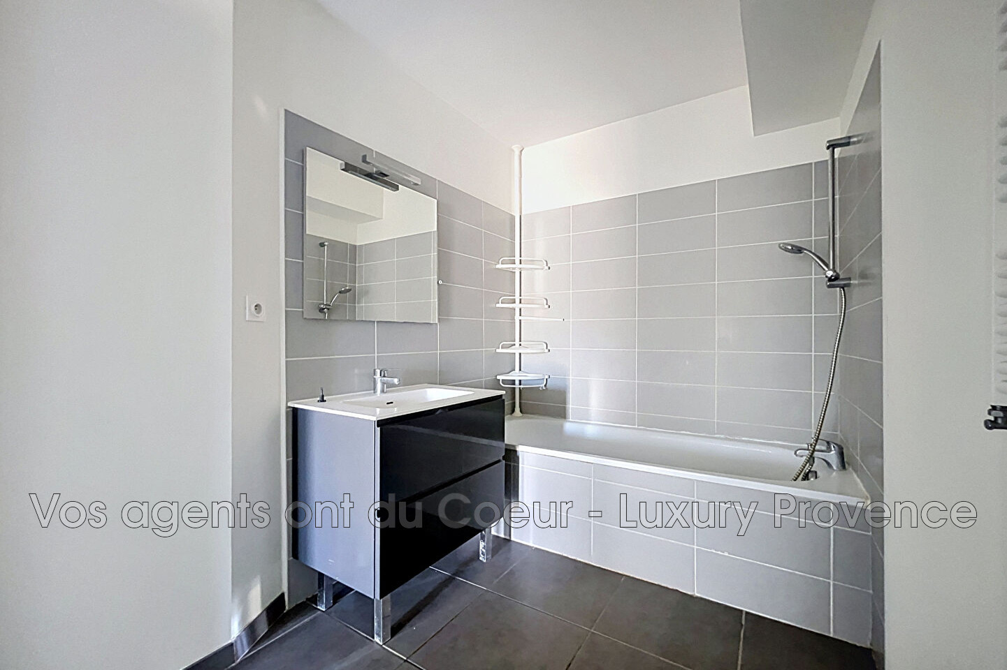 Photo 8 — LUXURY PROVENCE