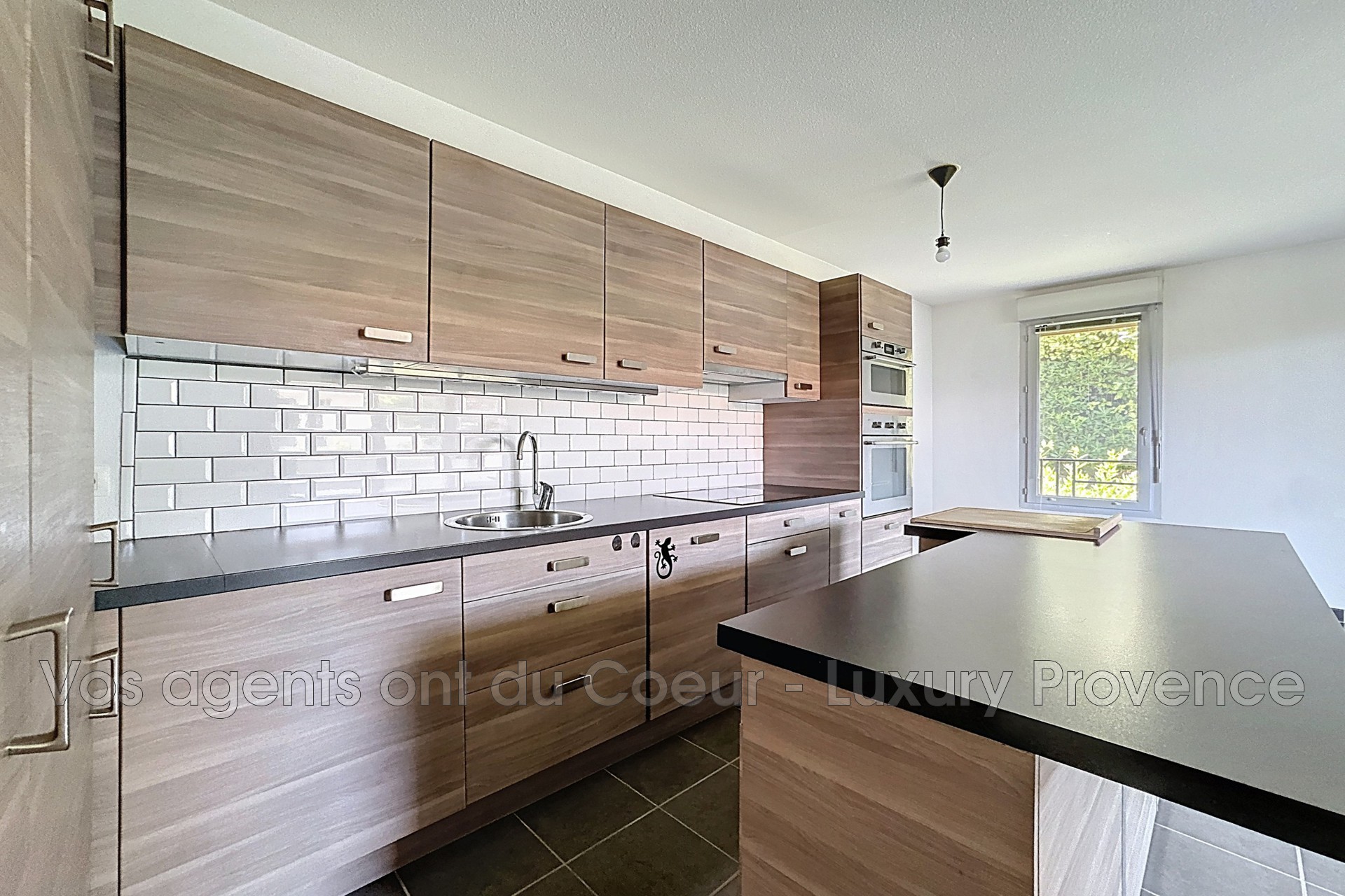 Photo 4 — LUXURY PROVENCE