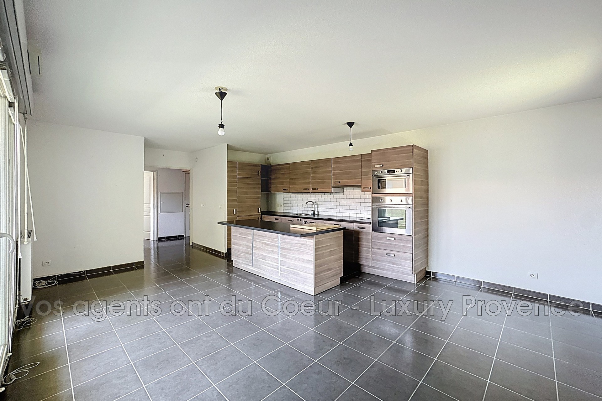 Photo 3 — LUXURY PROVENCE
