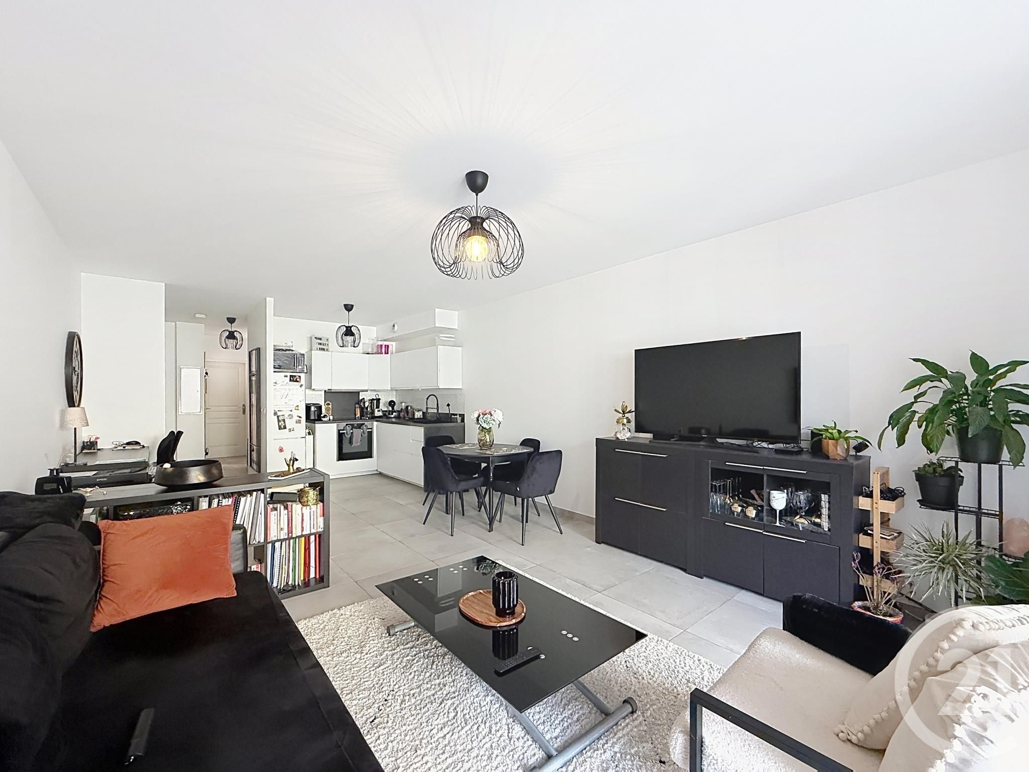 Photo 2 — Century 21 Eurogestrim