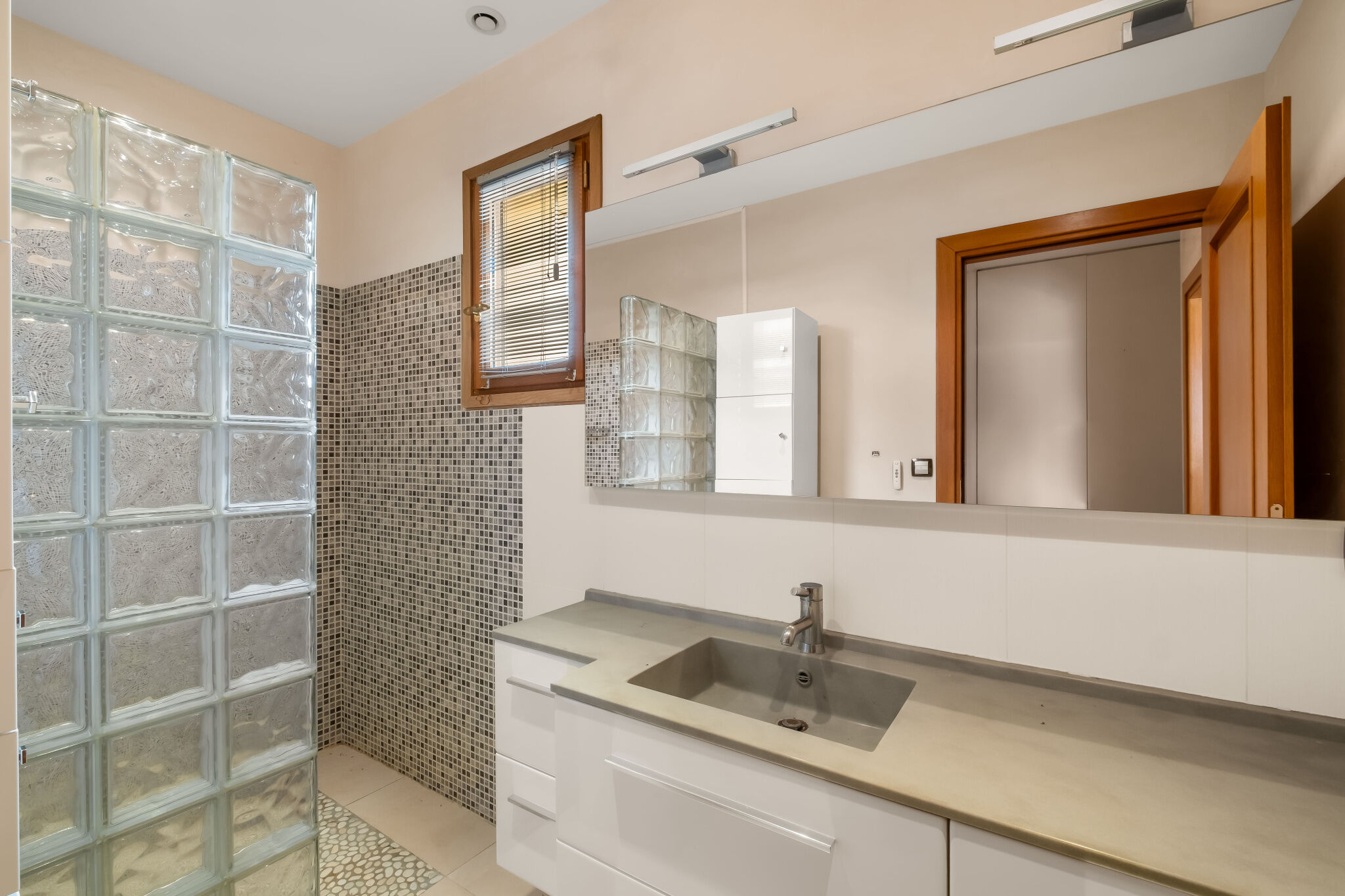 Photo 21 — JUNE IMMOBILIER