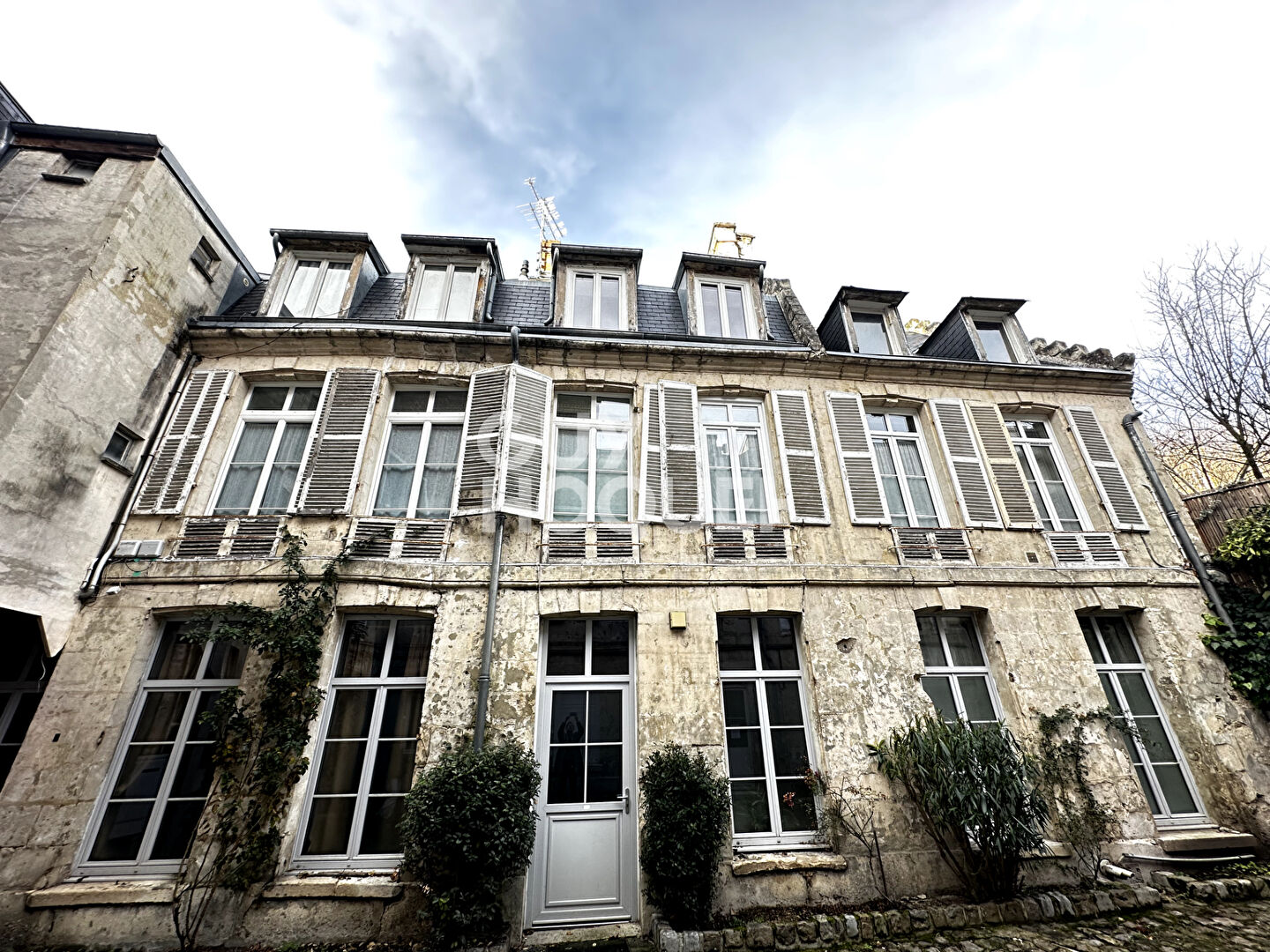 Photo 2 — GUY HOQUET SOISSONS