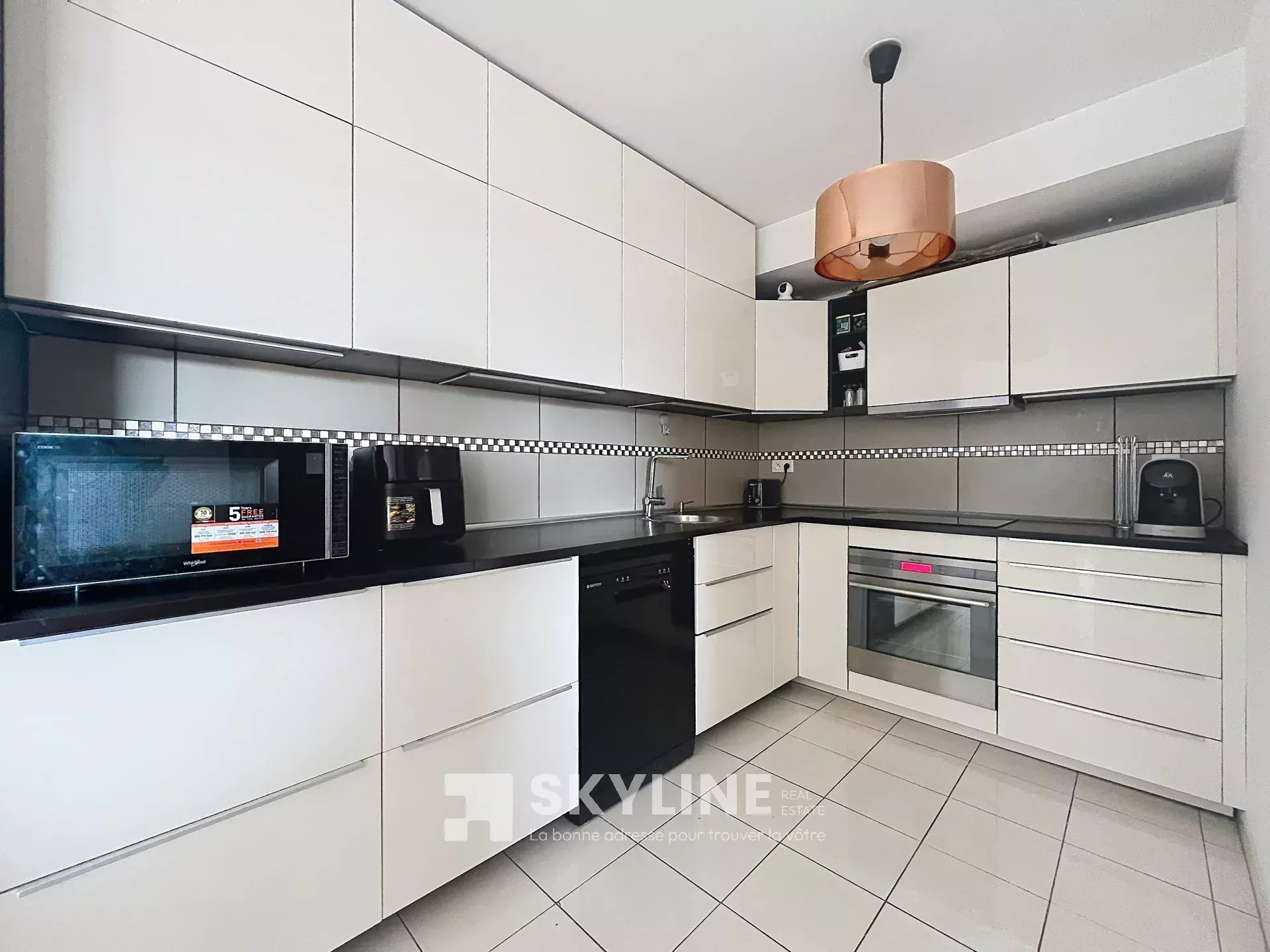 Photo 4 — SKYLINE REAL ESTATE