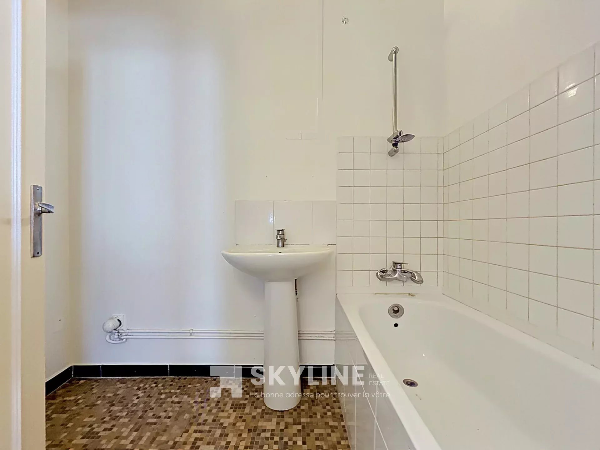 Photo 9 — SKYLINE REAL ESTATE
