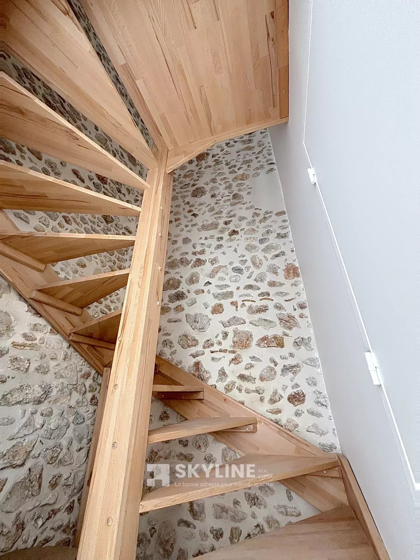 Photo 4 — SKYLINE REAL ESTATE