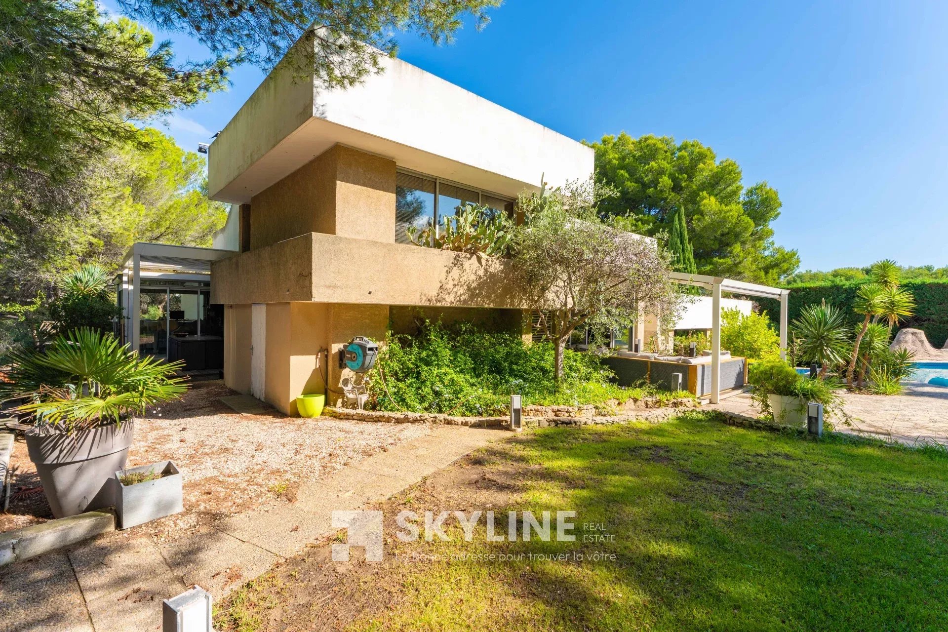 Photo 2 — SKYLINE REAL ESTATE