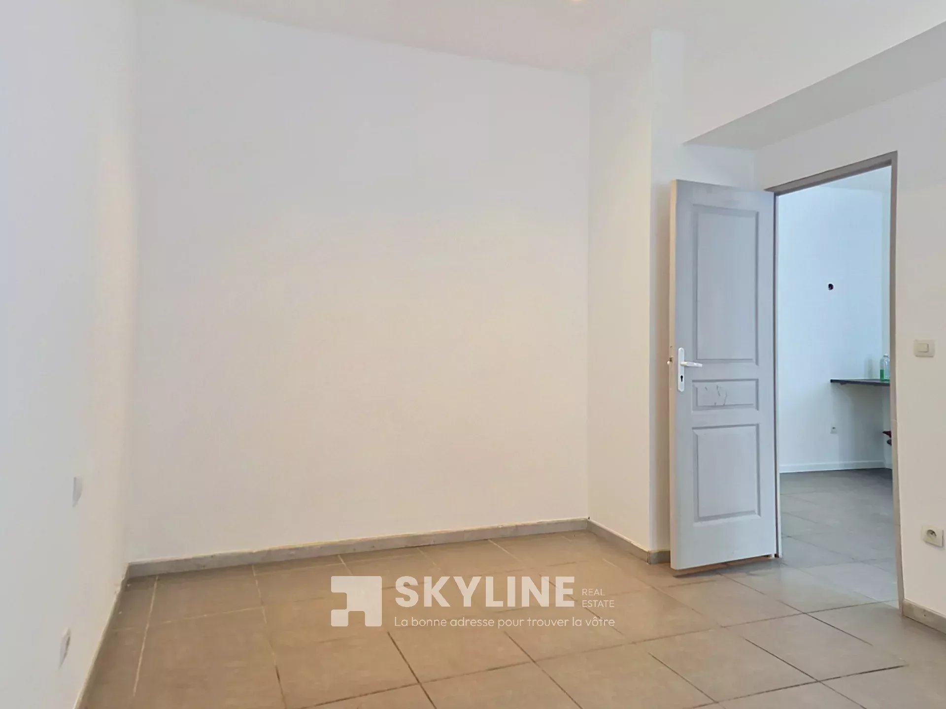 Photo 4 — SKYLINE REAL ESTATE