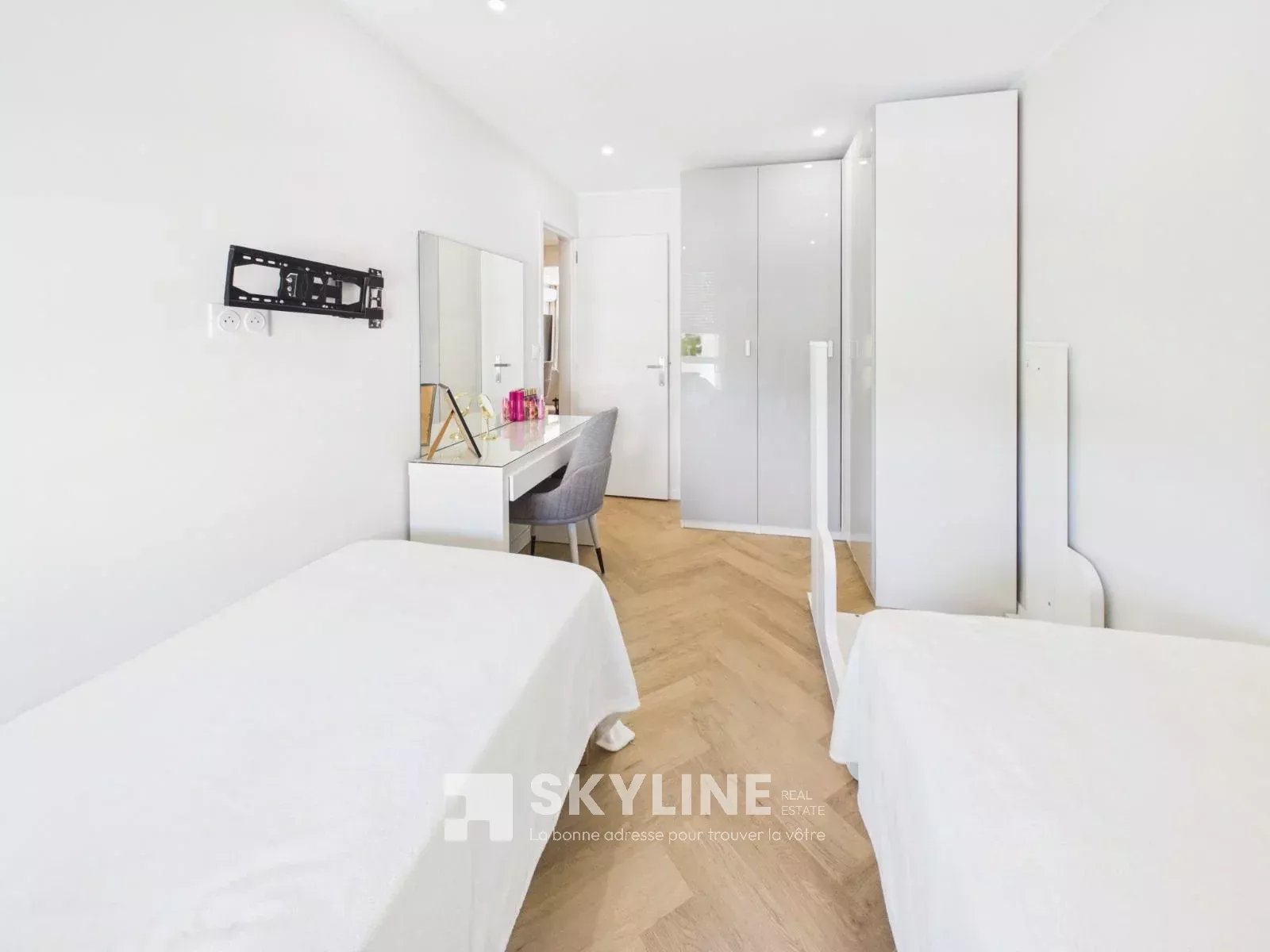 Photo 8 — SKYLINE REAL ESTATE