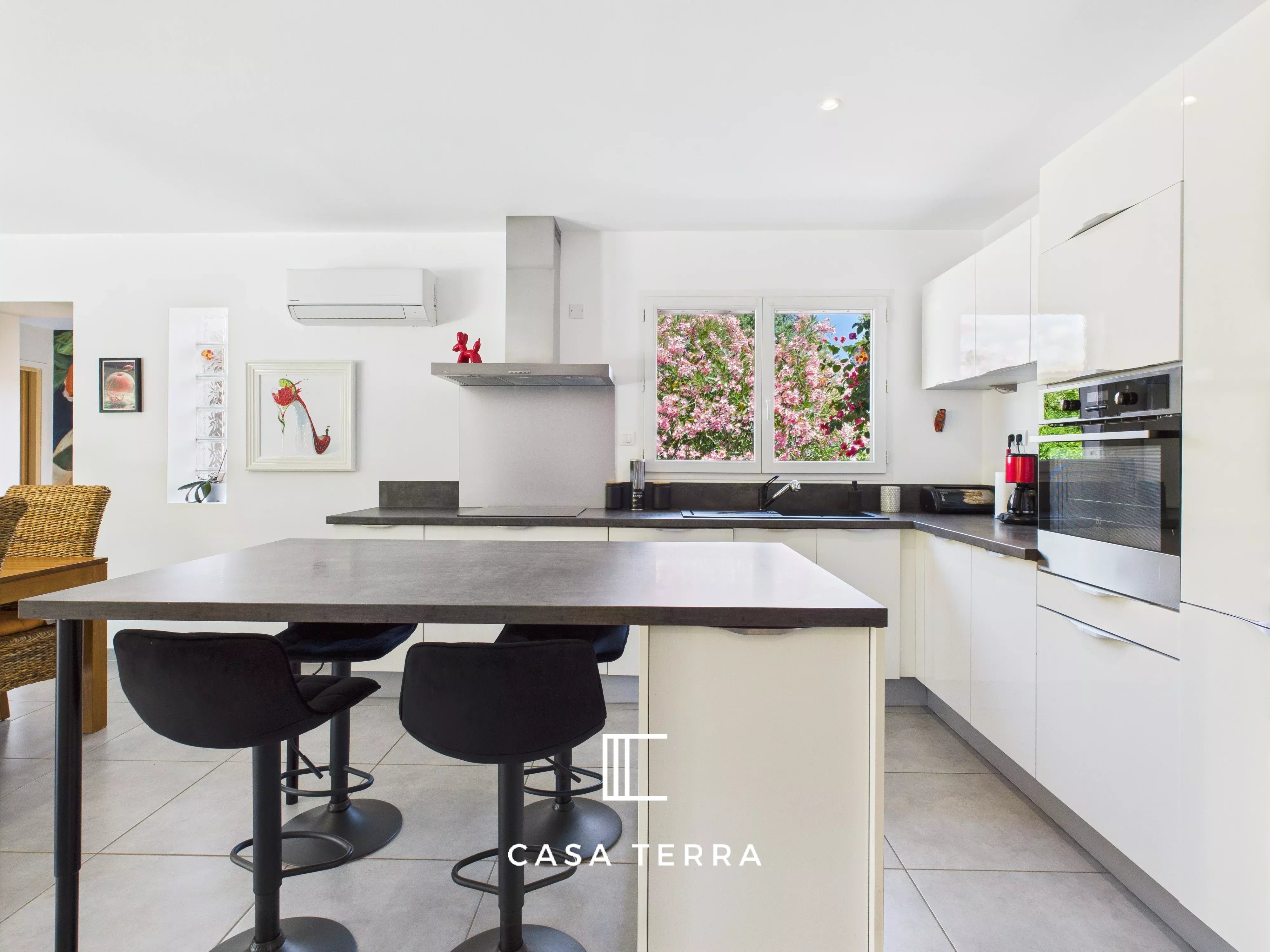 Photo 5 — Casa Terra Real Estate