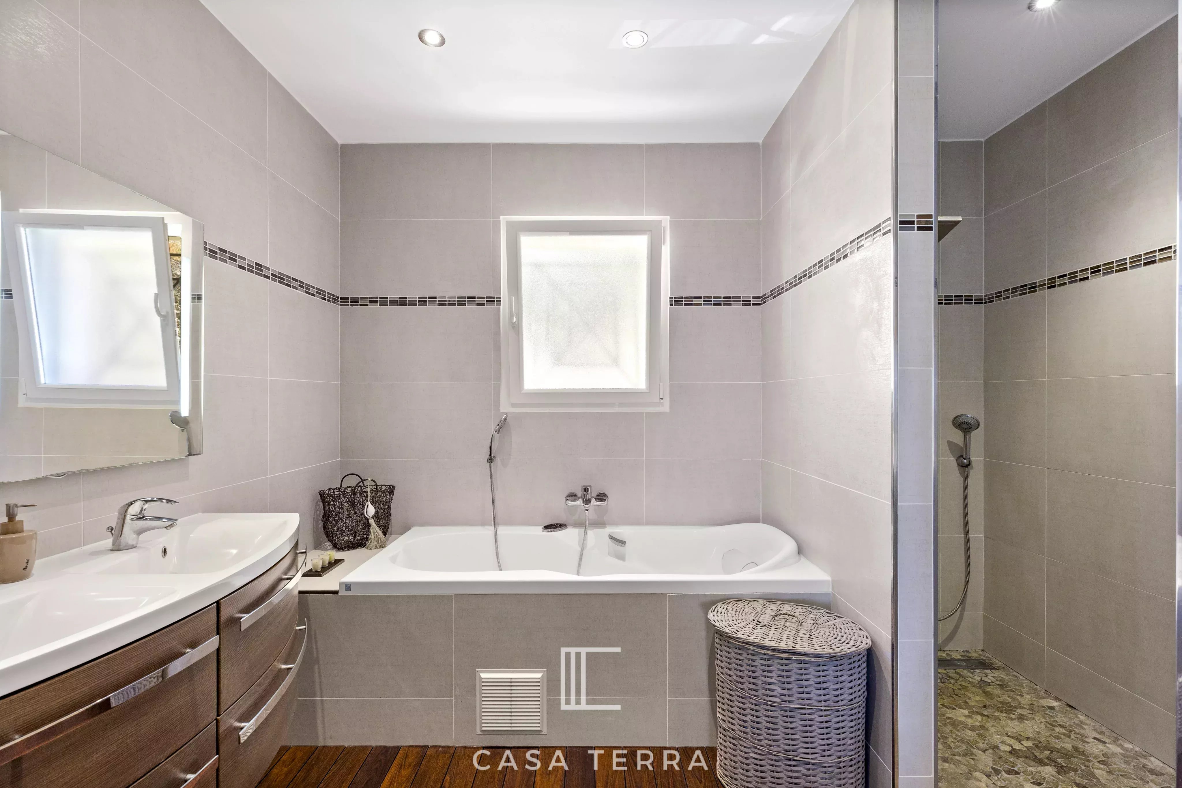 Photo 6 — Casa Terra Real Estate