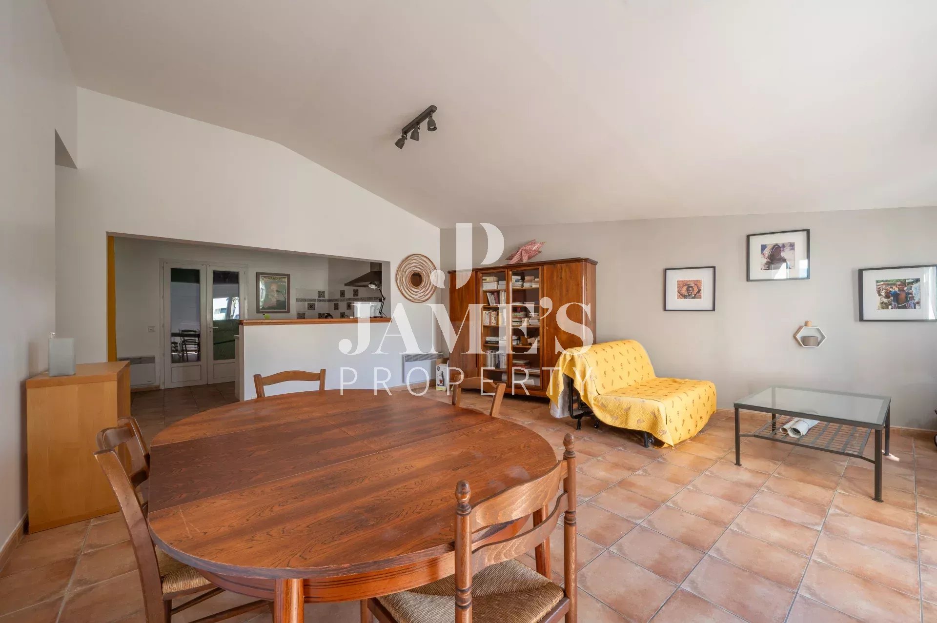 Photo 9 — JAME'S PROPERTY