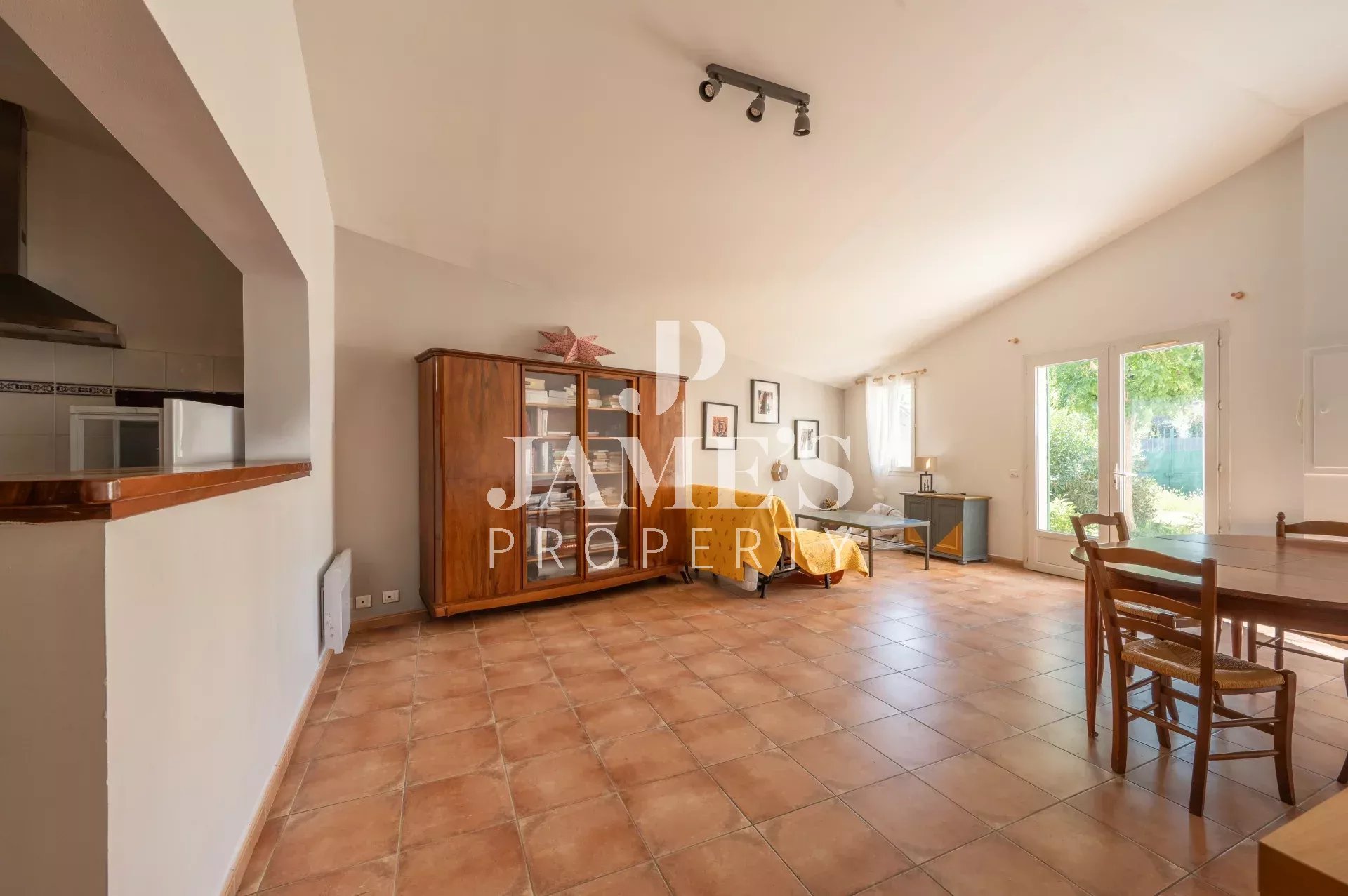 Photo 10 — JAME'S PROPERTY