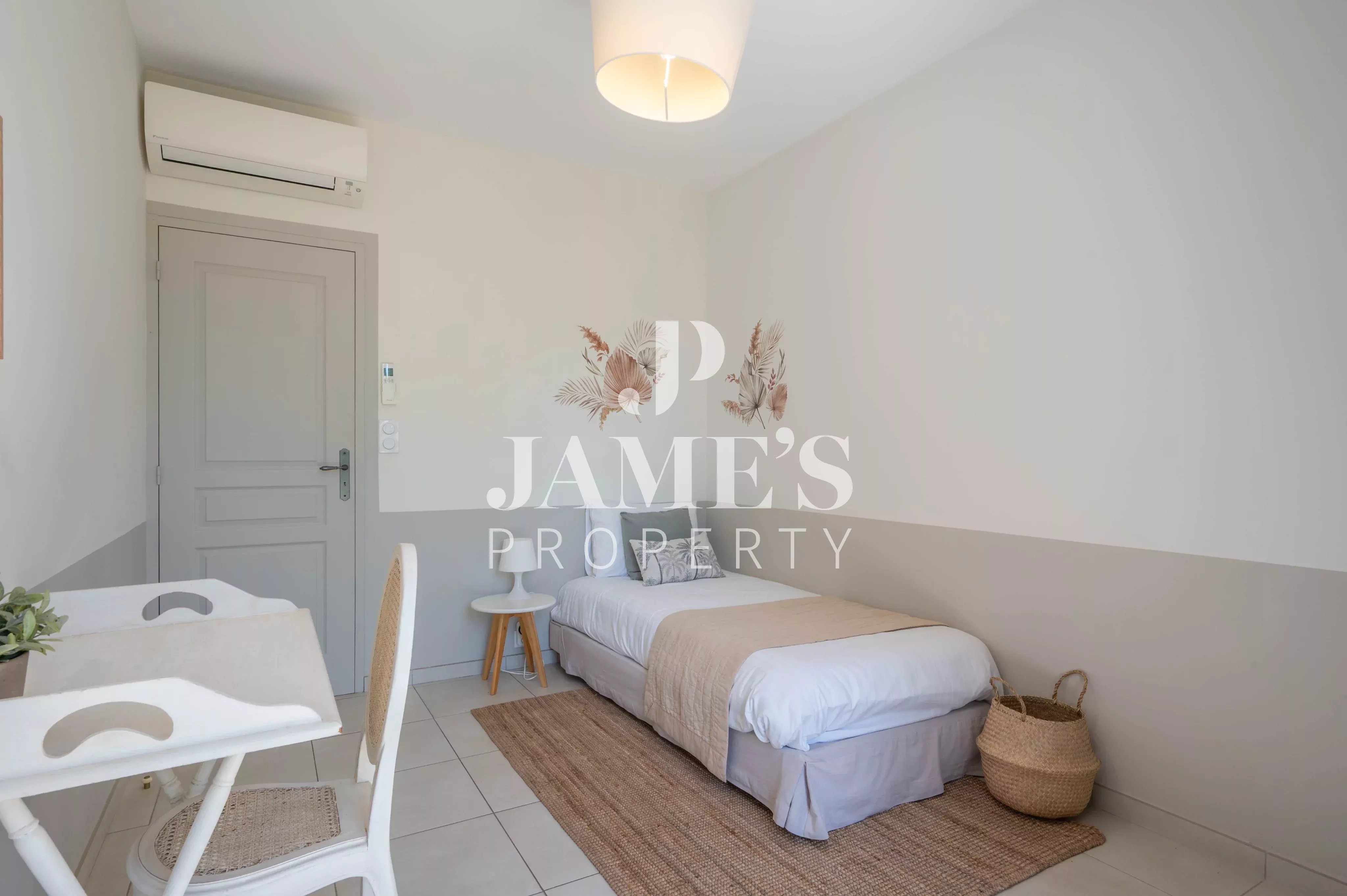 Photo 8 — JAME'S PROPERTY