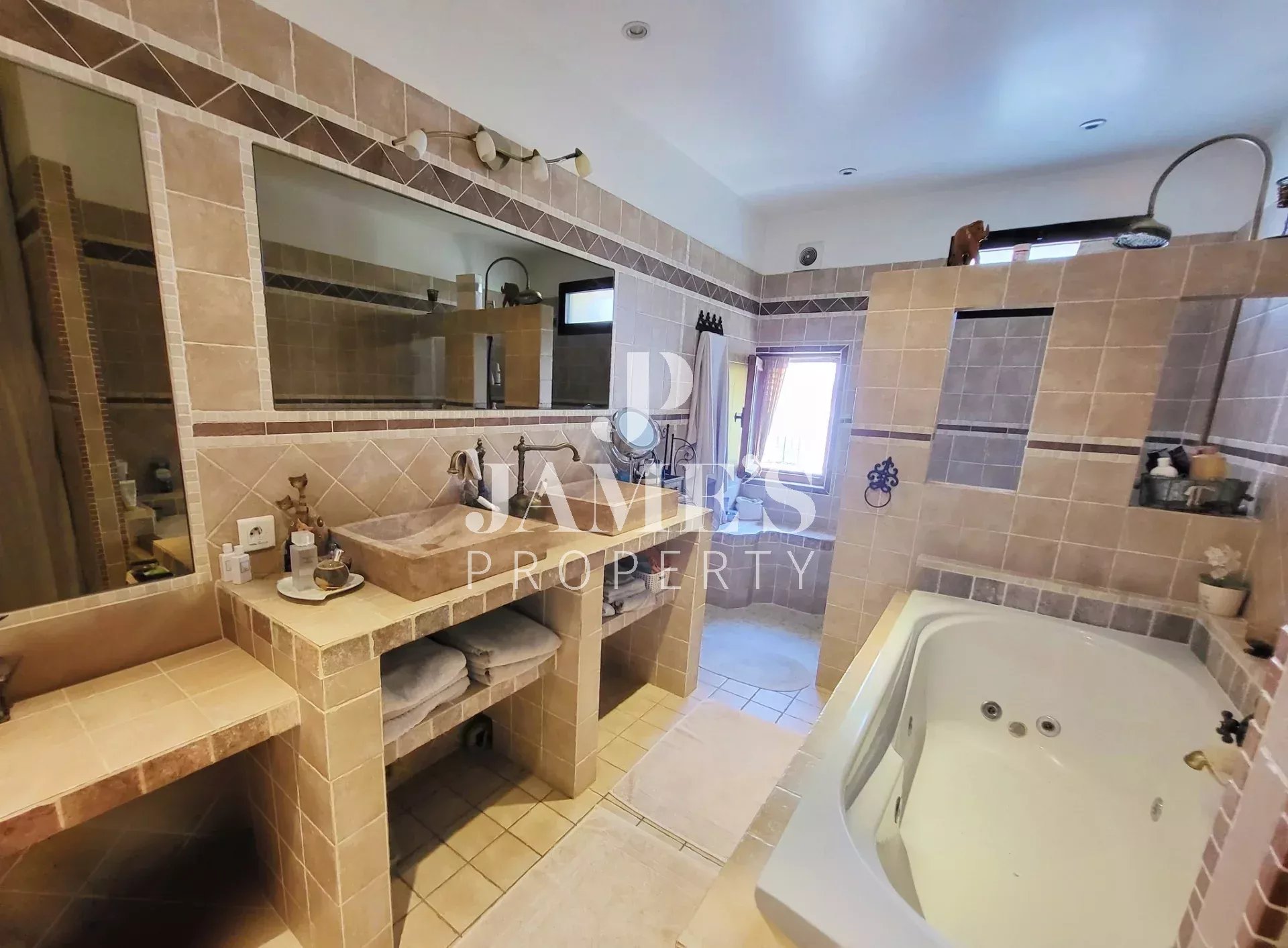 Photo 9 — JAME'S PROPERTY