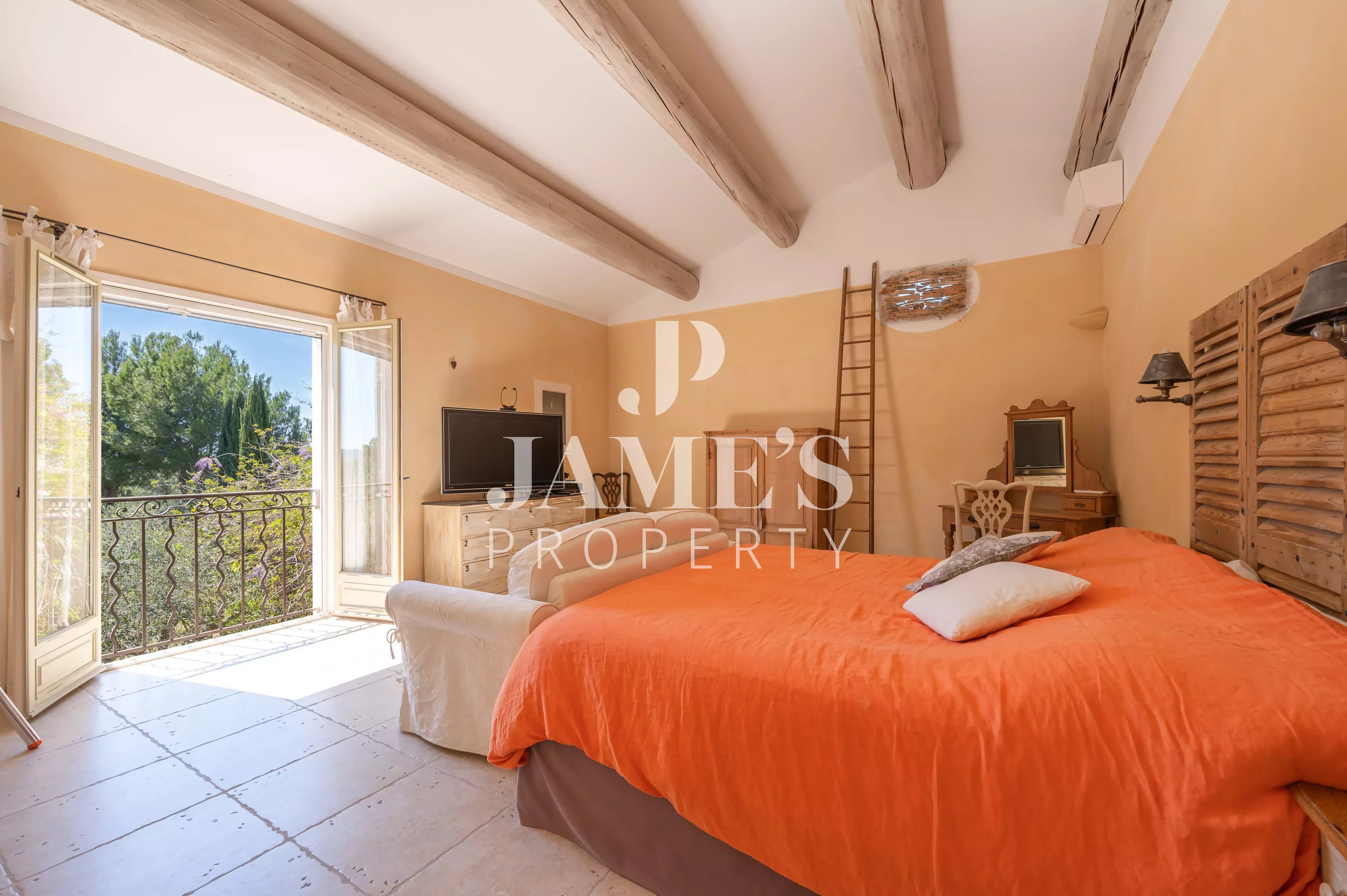 Photo 14 — JAME'S PROPERTY