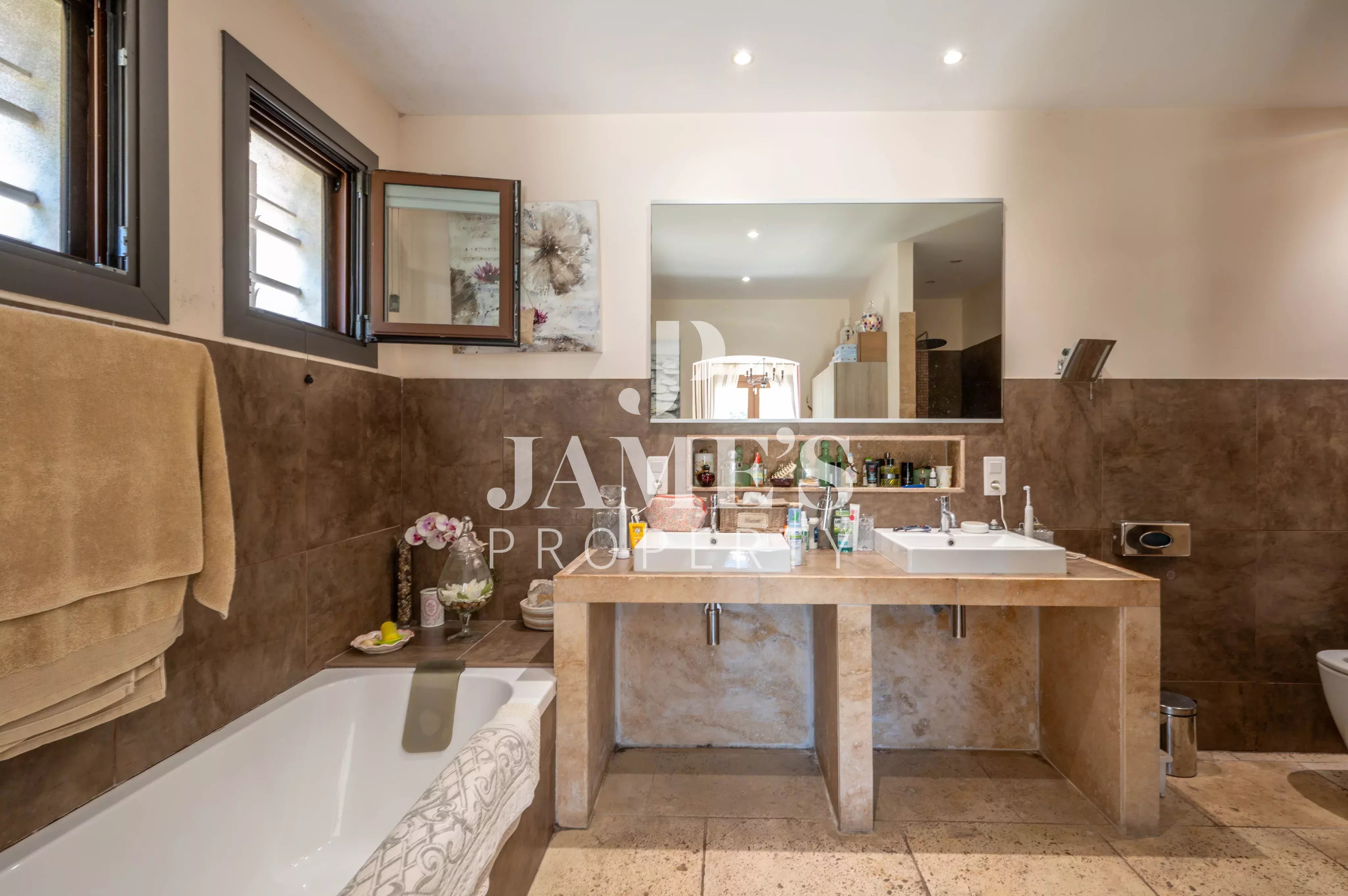 Photo 9 — JAME'S PROPERTY