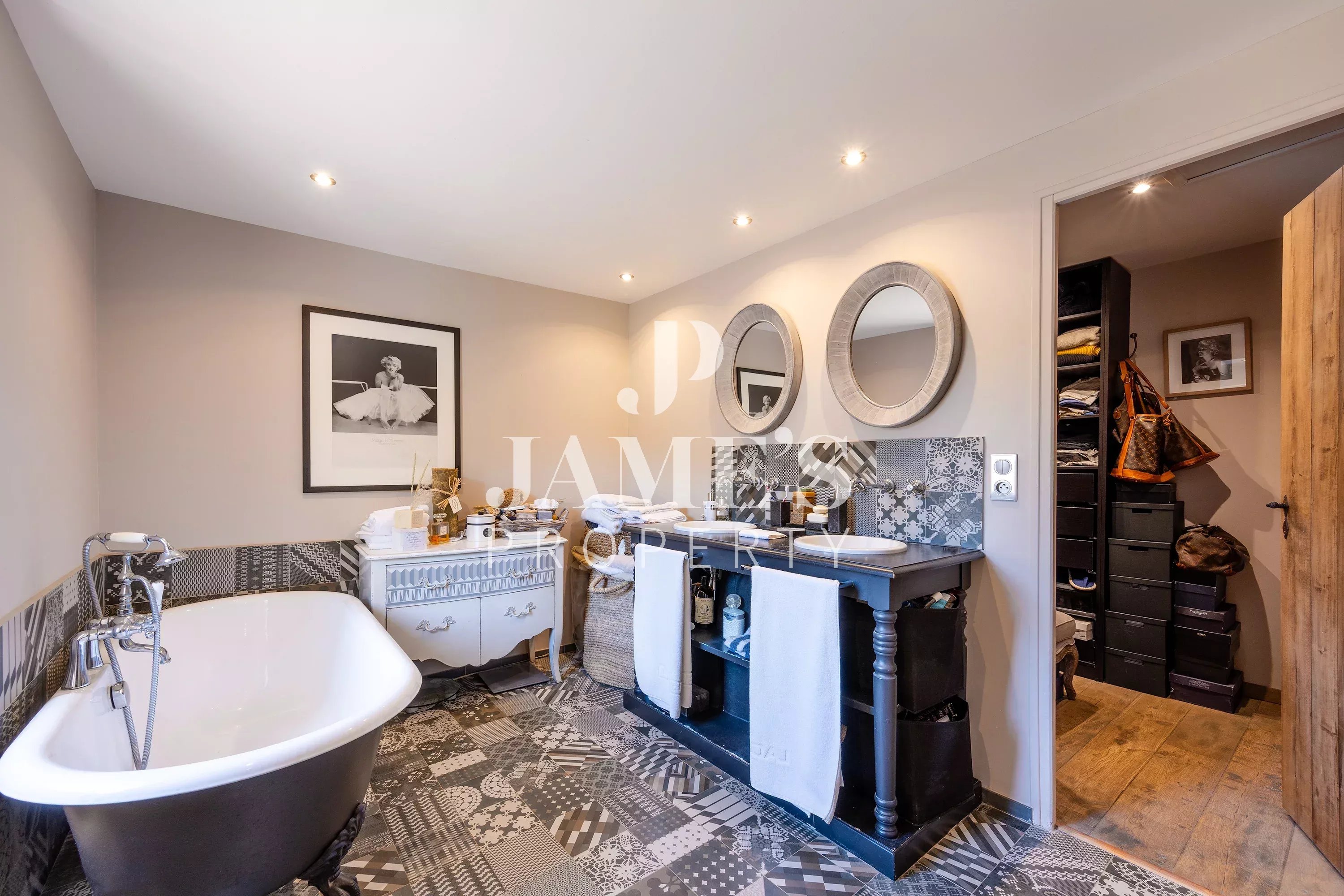 Photo 9 — JAME'S PROPERTY