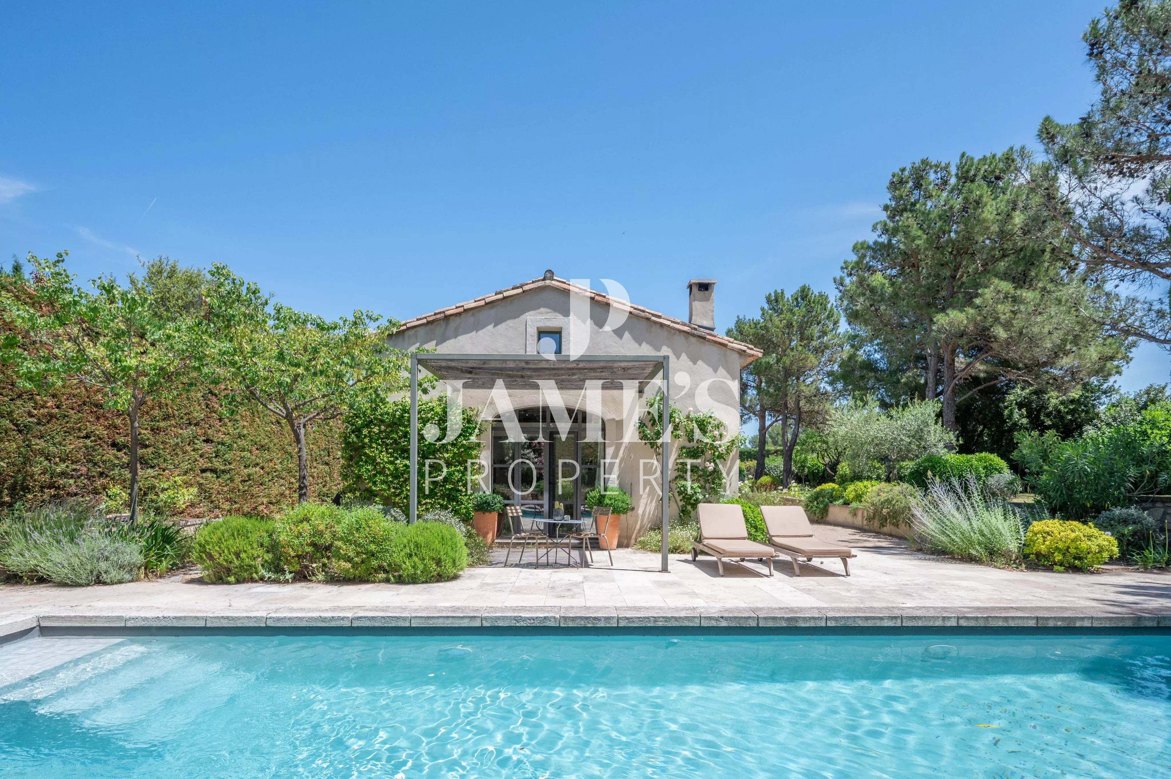 Photo 4 — JAME'S PROPERTY