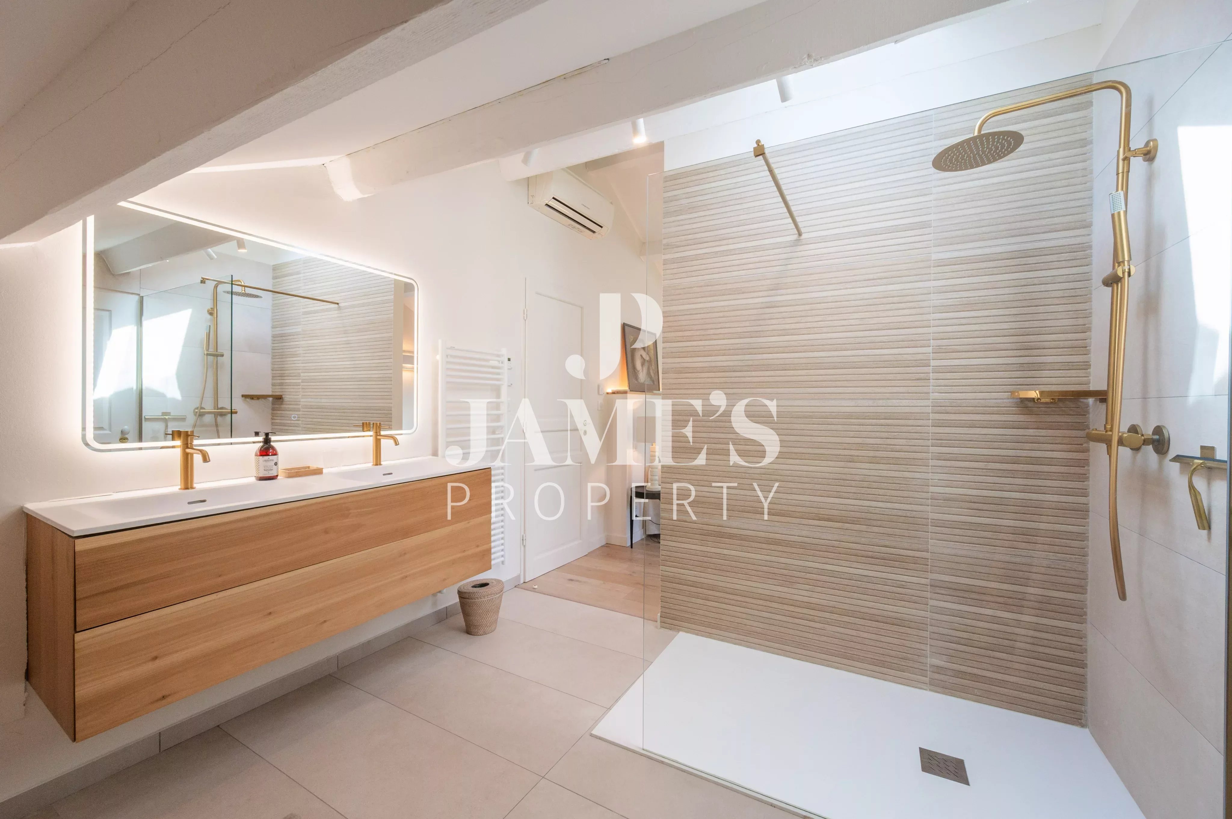 Photo 21 — JAME'S PROPERTY